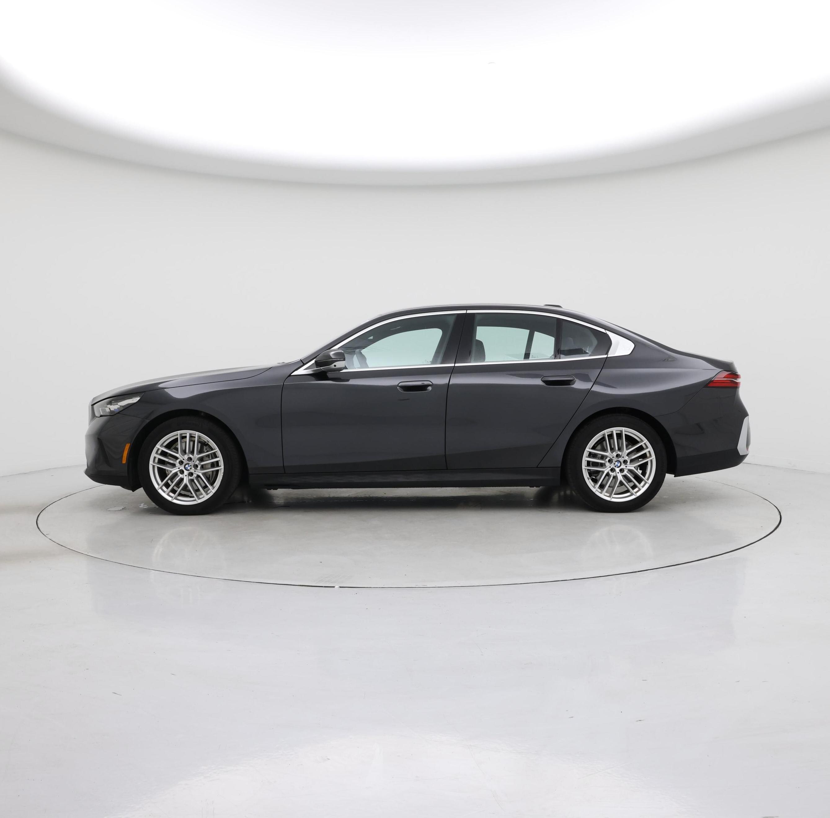 Thumbnail: 2025 BMW 5 Series - 3