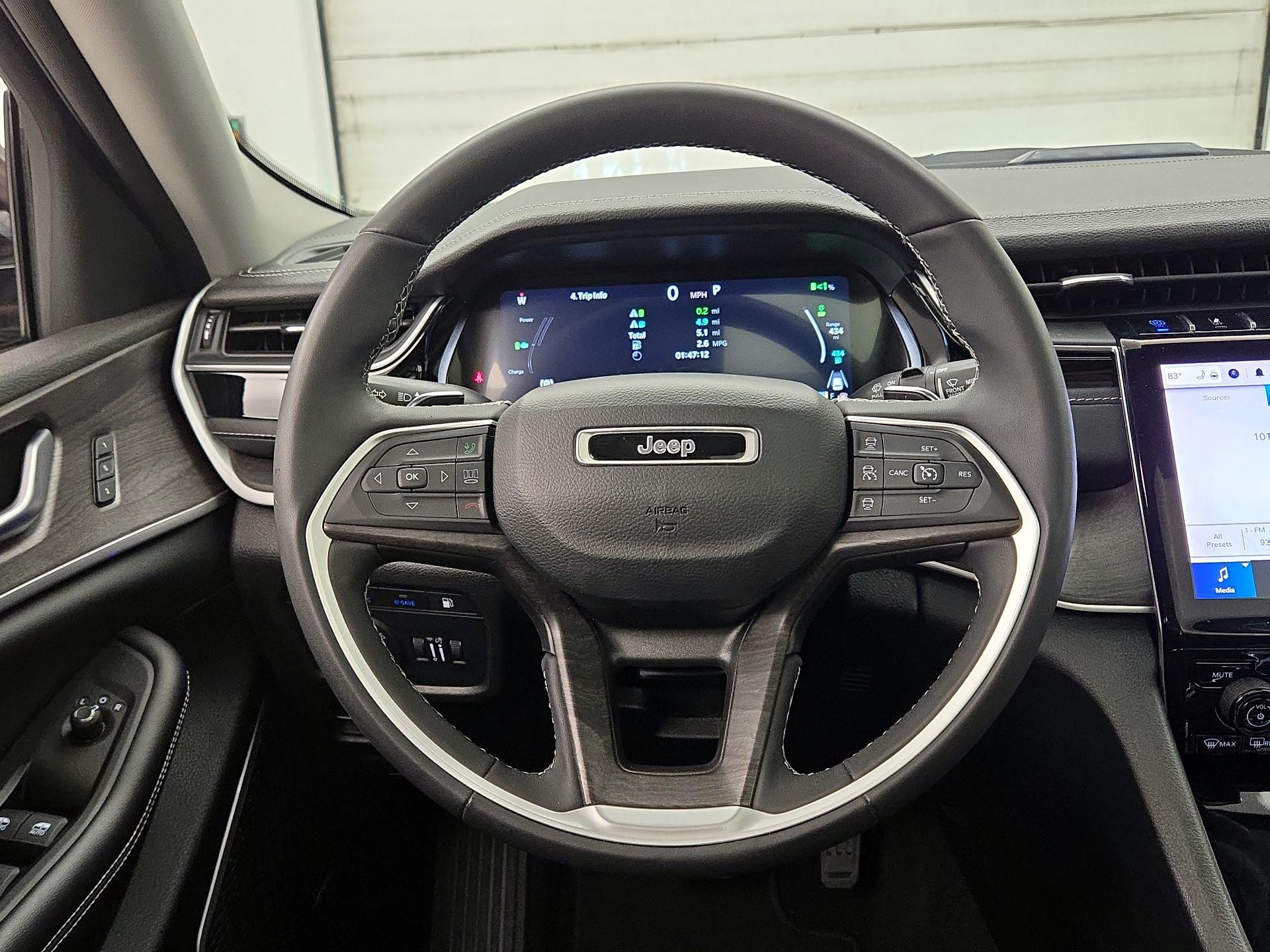 Thumbnail: 2023 Jeep Grand Cherokee - 10