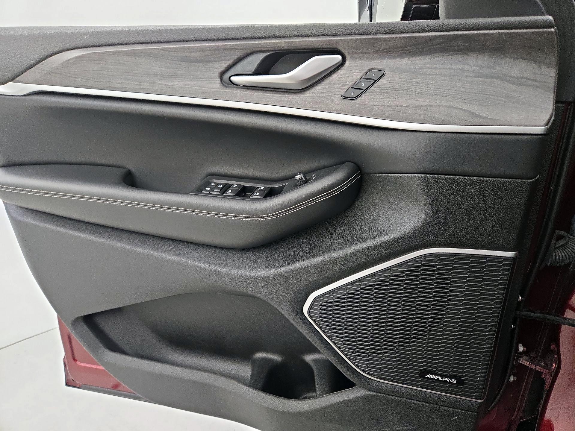 Thumbnail: 2023 Jeep Grand Cherokee - 12