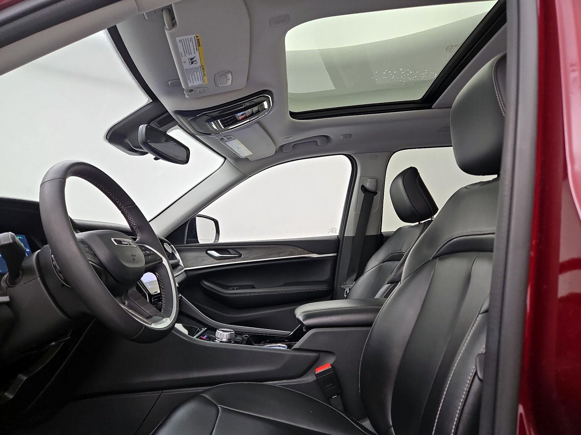 Thumbnail: 2023 Jeep Grand Cherokee - 20