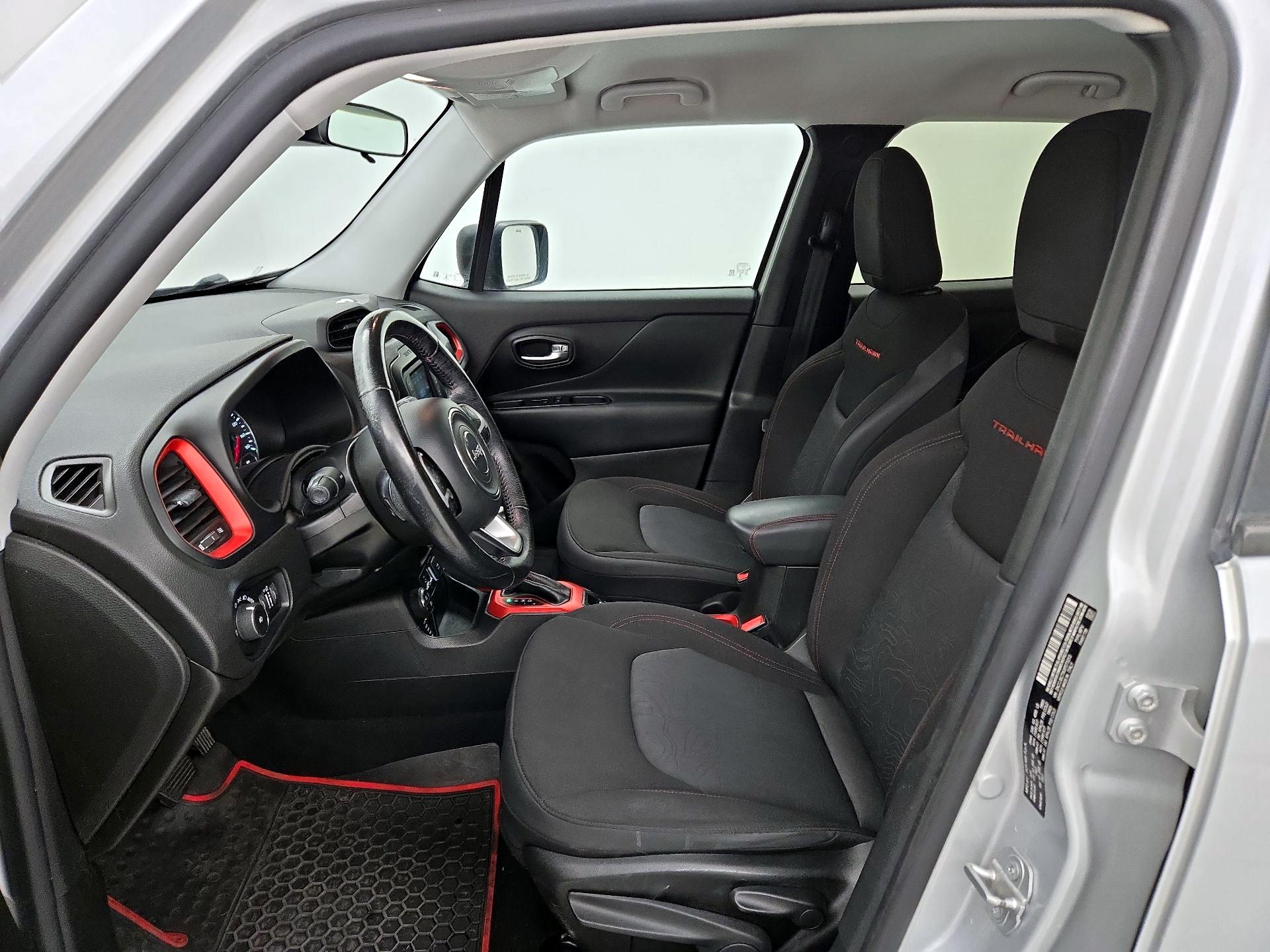 Thumbnail: 2016 Jeep Renegade - 11