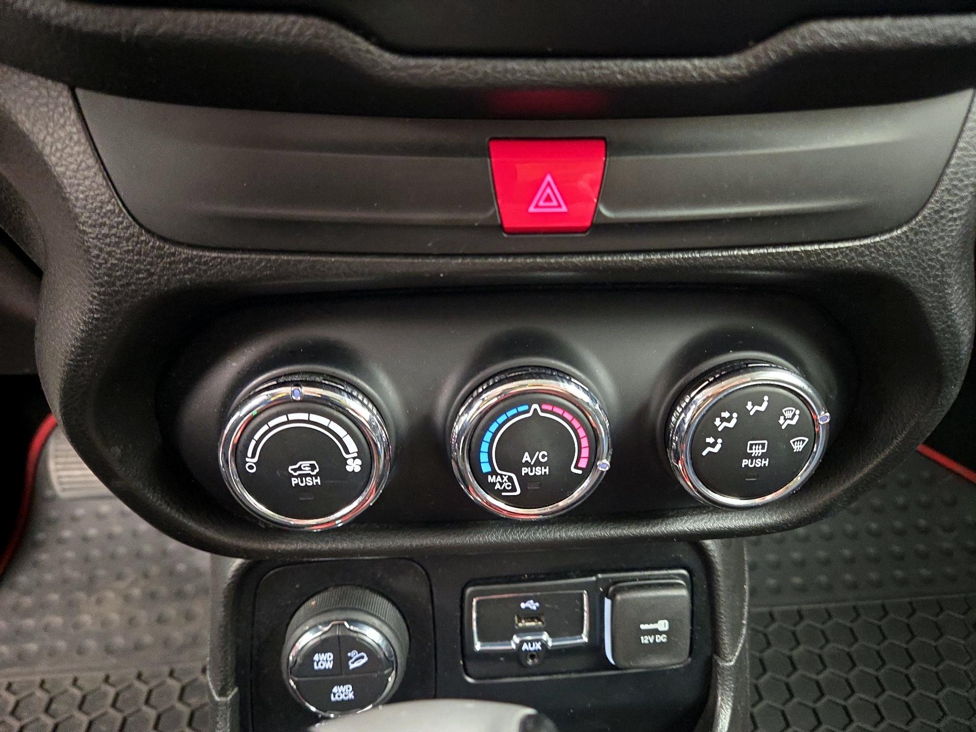 Thumbnail: 2016 Jeep Renegade - 16