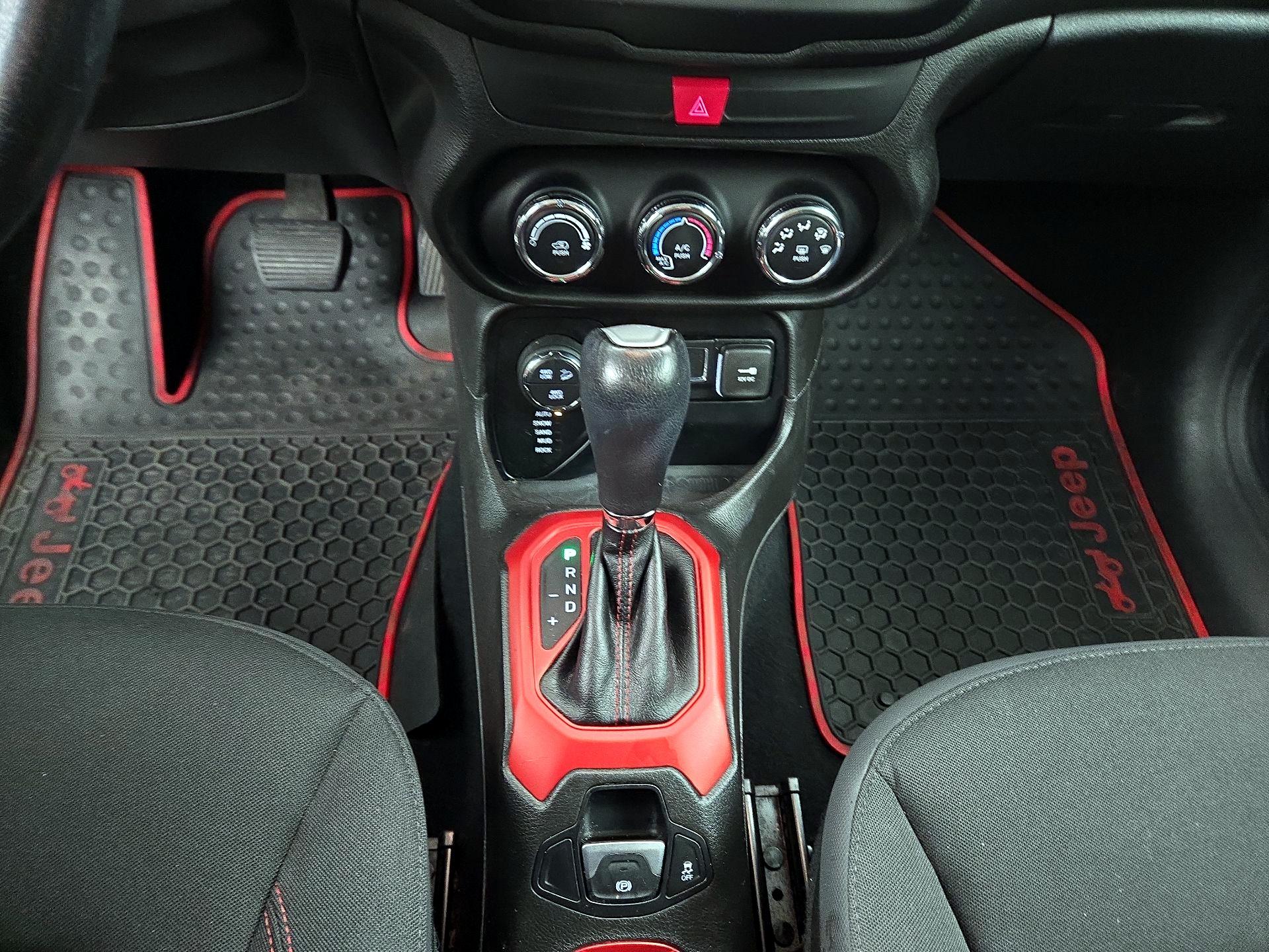 Thumbnail: 2016 Jeep Renegade - 17