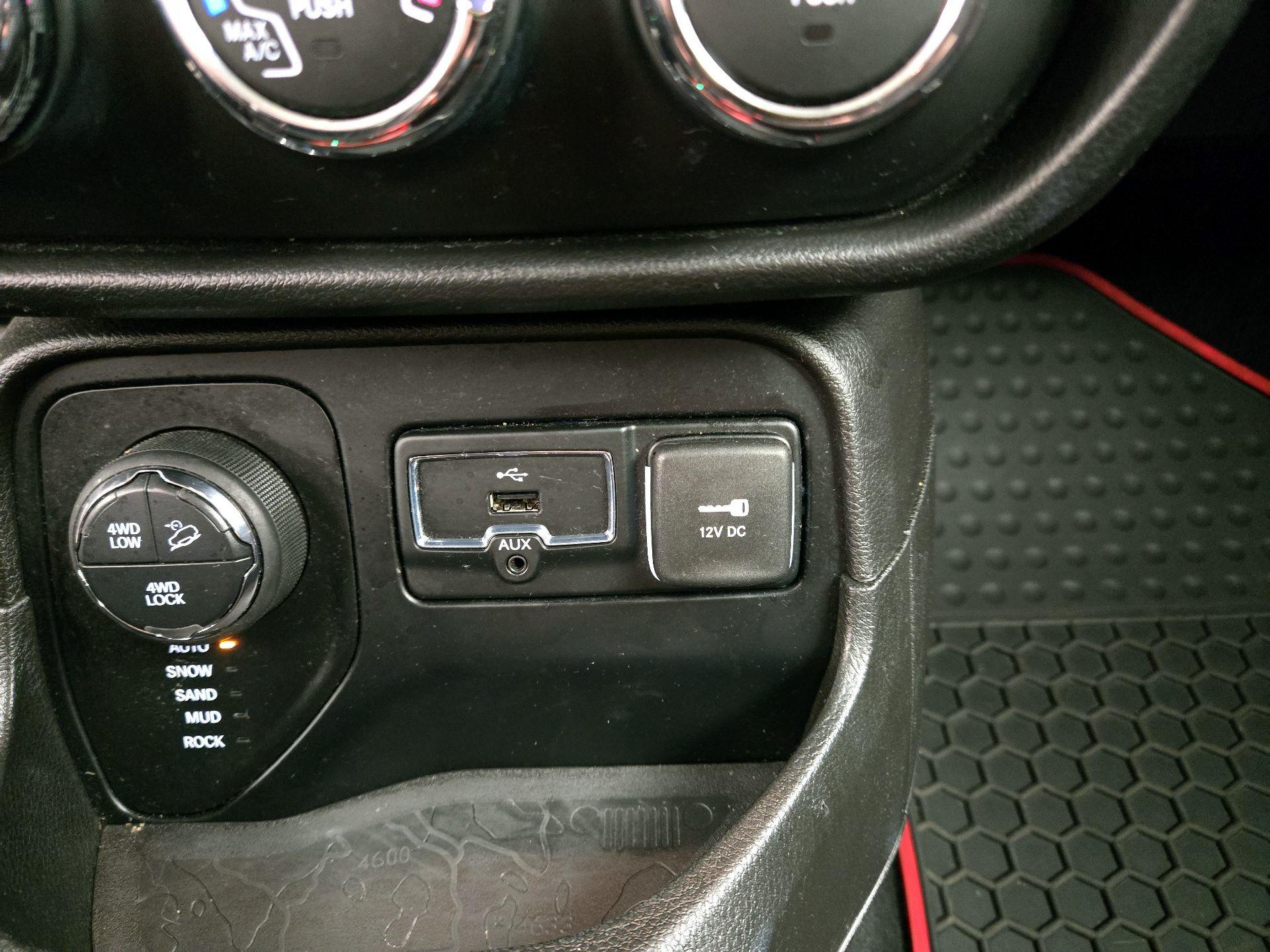 Thumbnail: 2016 Jeep Renegade - 18