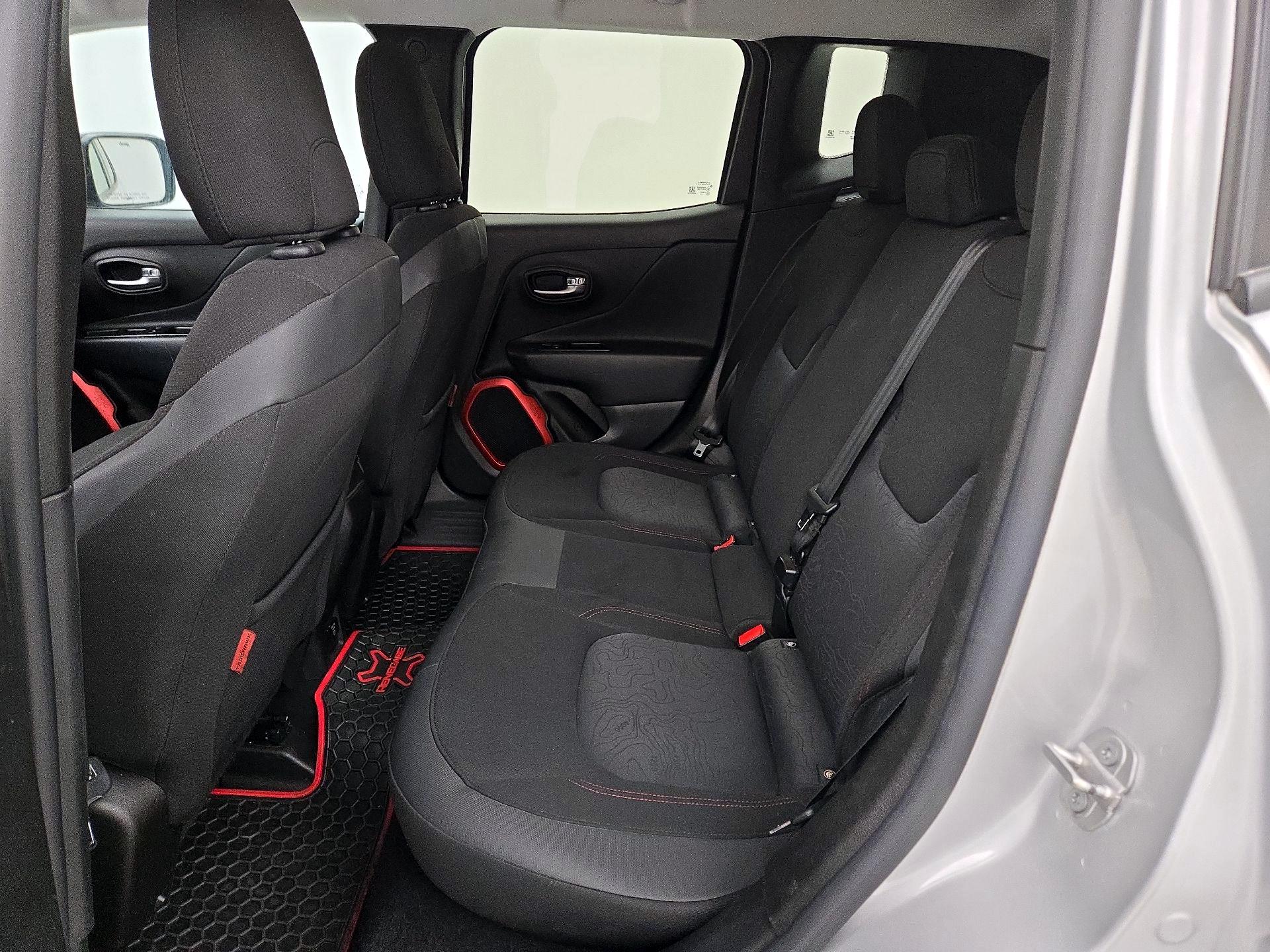 Thumbnail: 2016 Jeep Renegade - 19