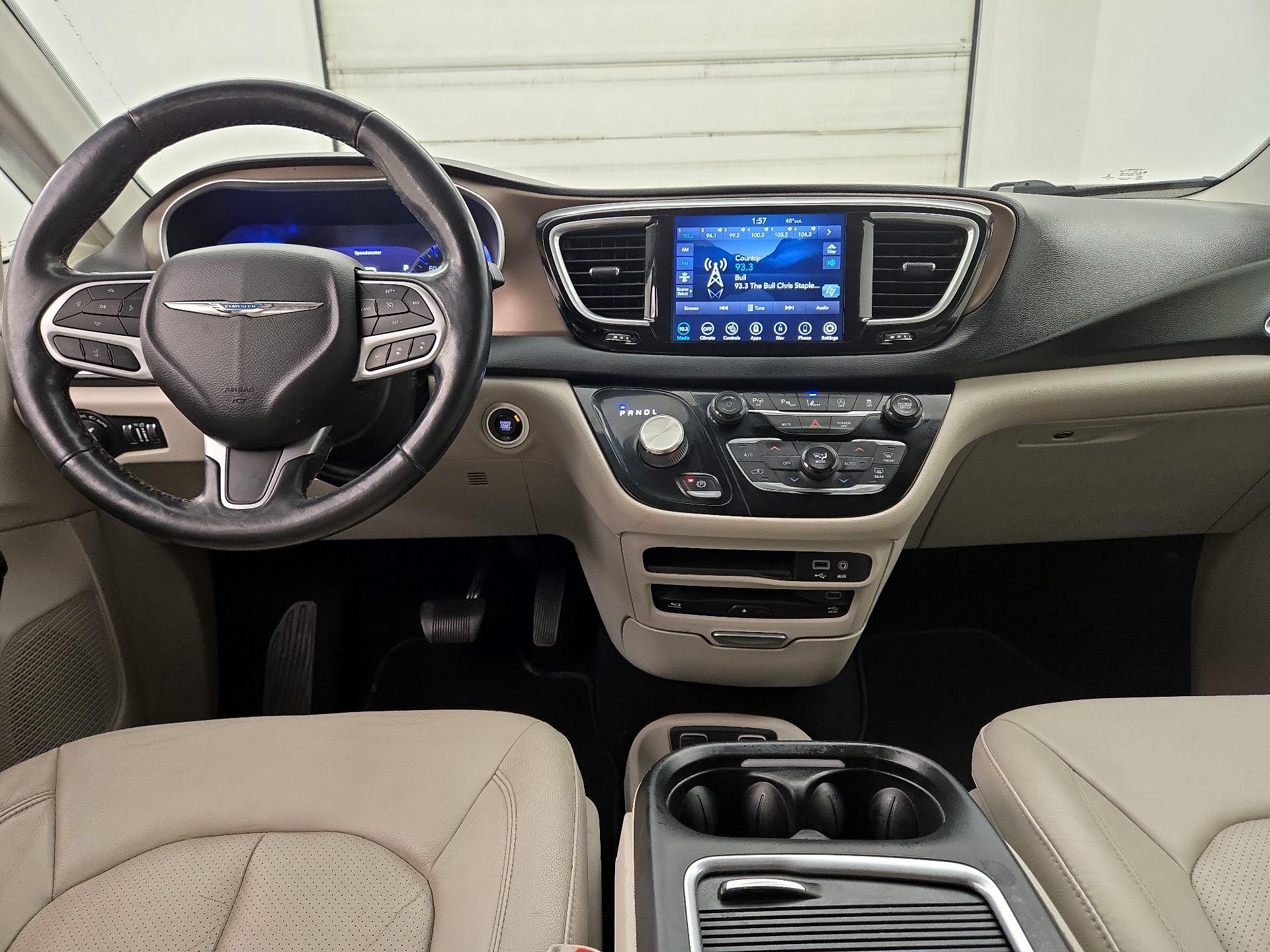 Thumbnail: 2019 Chrysler Pacifica - 9