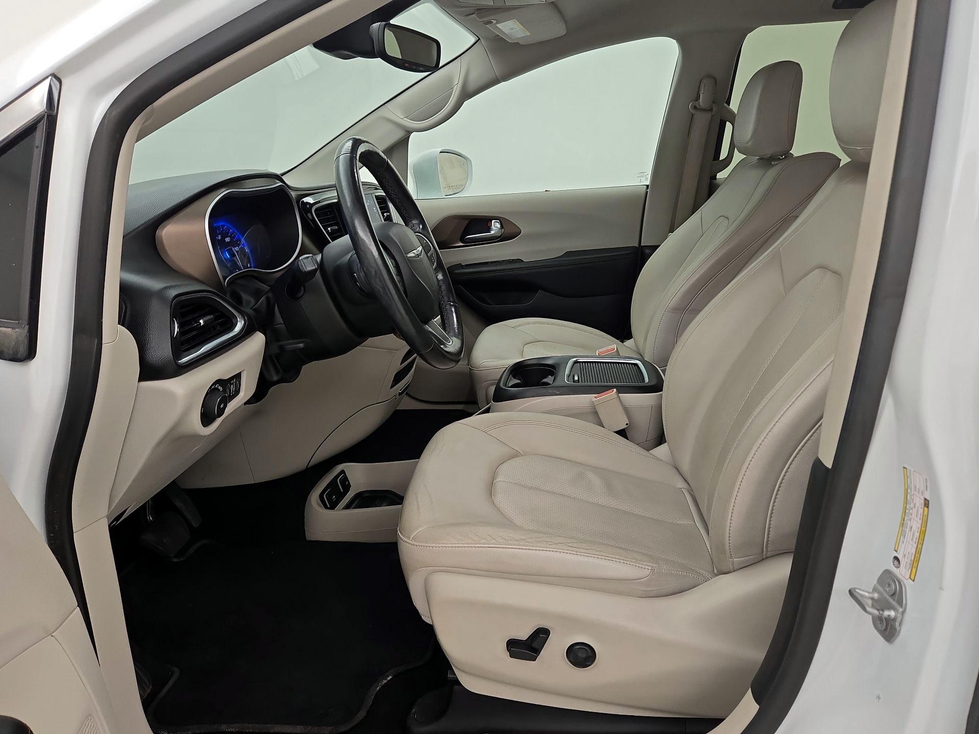 Thumbnail: 2019 Chrysler Pacifica - 11