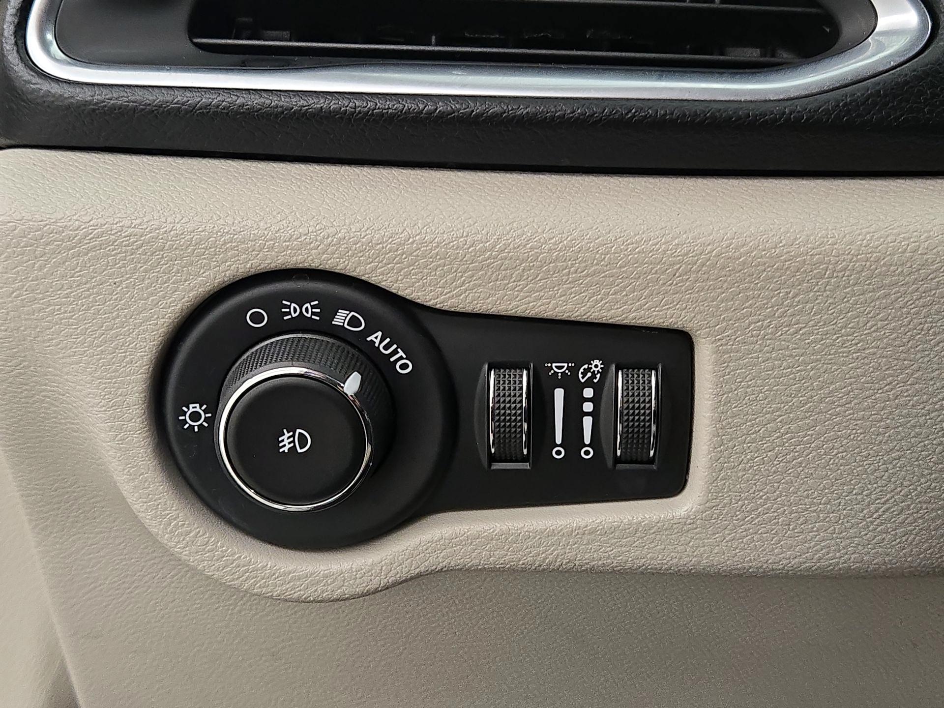 Thumbnail: 2019 Chrysler Pacifica - 13