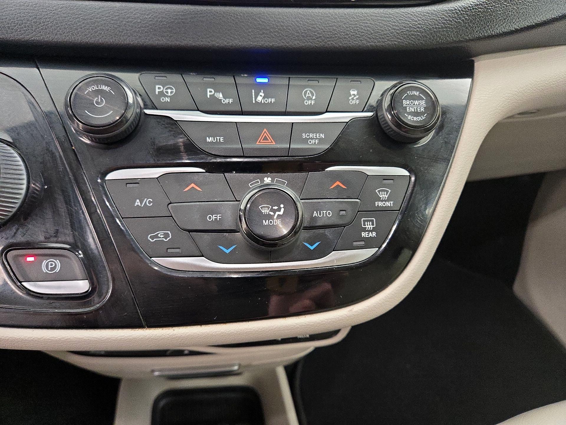 Thumbnail: 2019 Chrysler Pacifica - 17