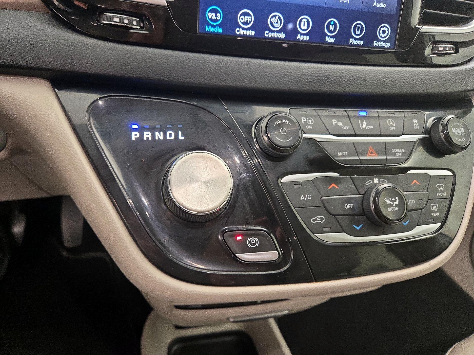 Thumbnail: 2019 Chrysler Pacifica - 18