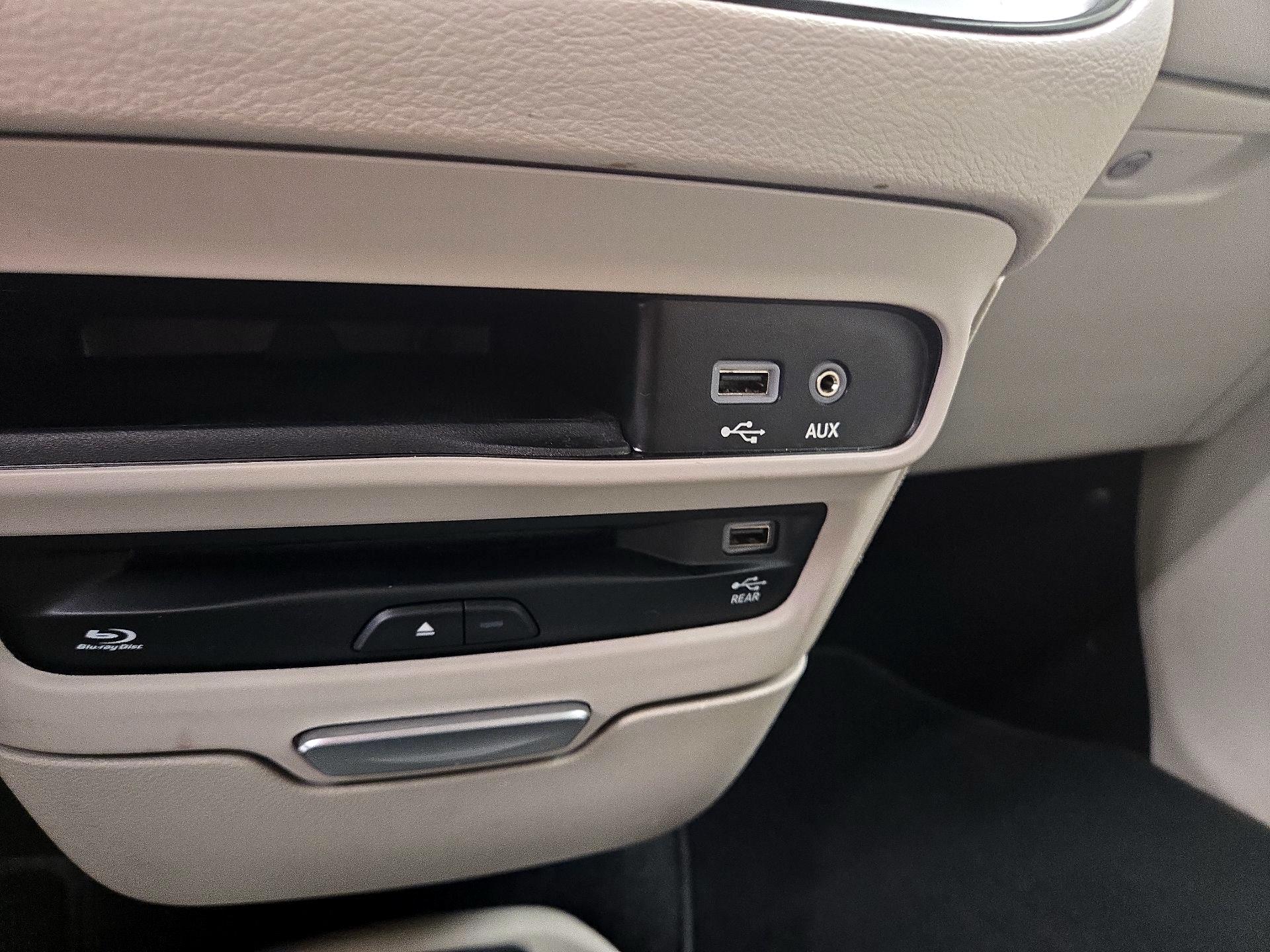 Thumbnail: 2019 Chrysler Pacifica - 19