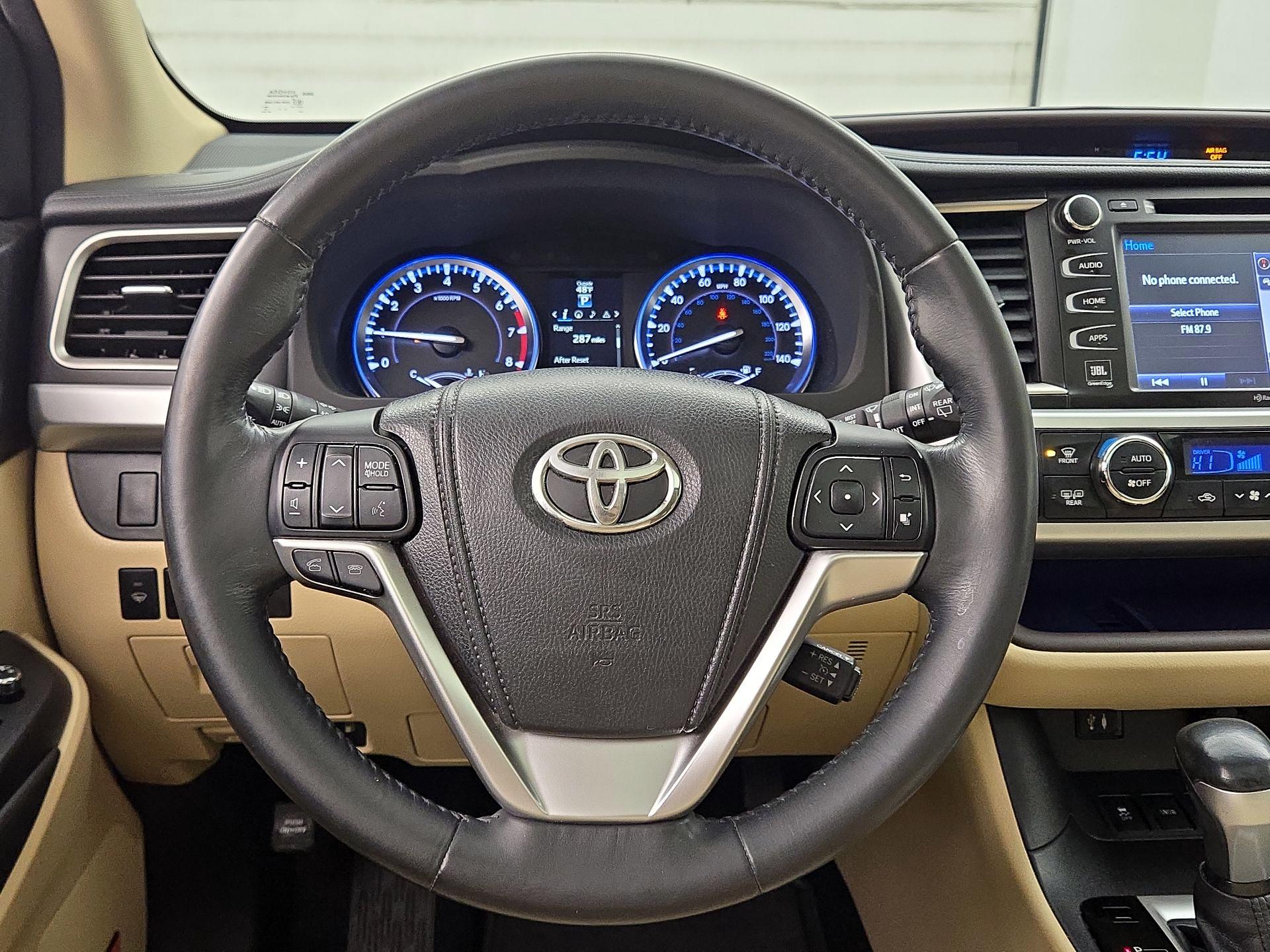 Thumbnail: 2015 Toyota Highlander - 10
