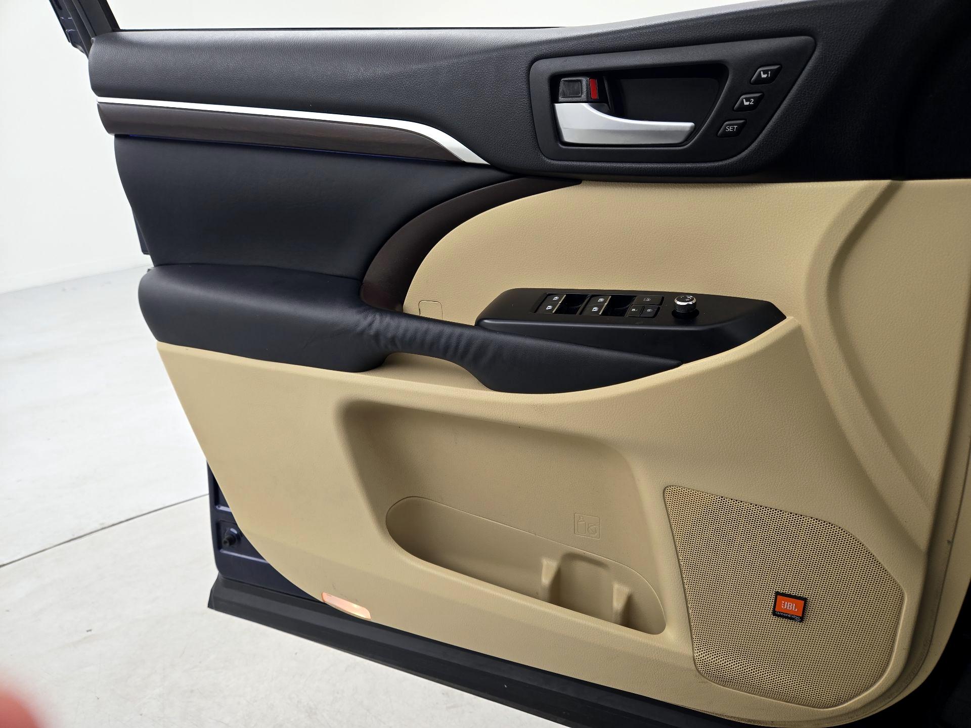 Thumbnail: 2015 Toyota Highlander - 12