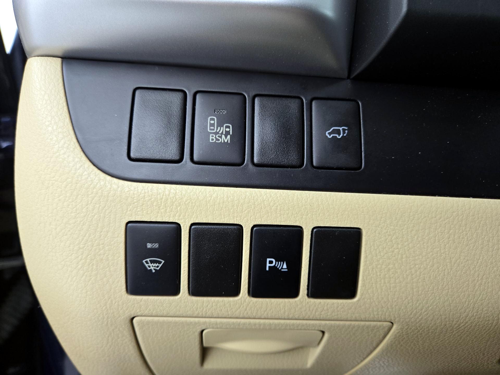 Thumbnail: 2015 Toyota Highlander - 13