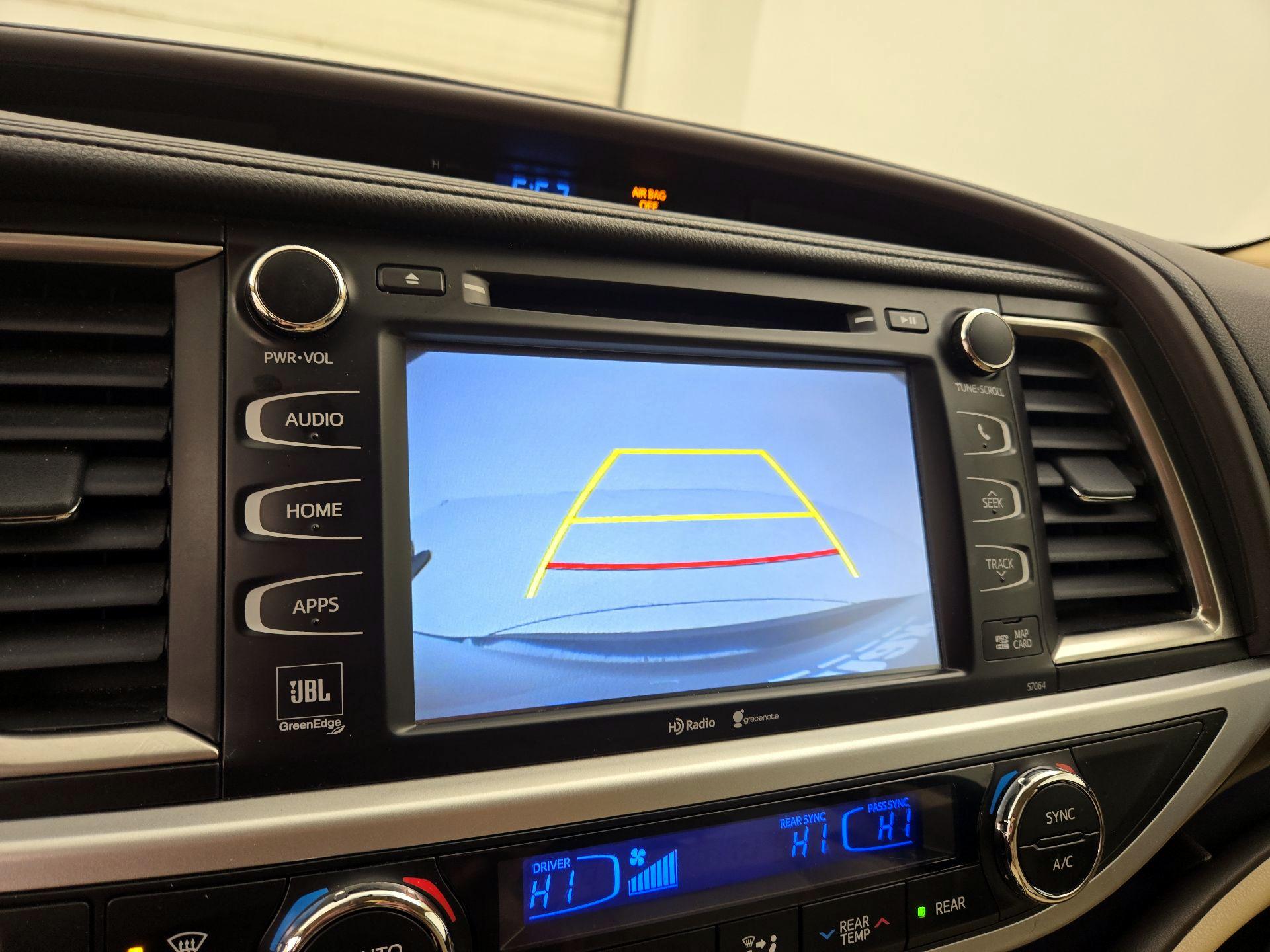 Thumbnail: 2015 Toyota Highlander - 15