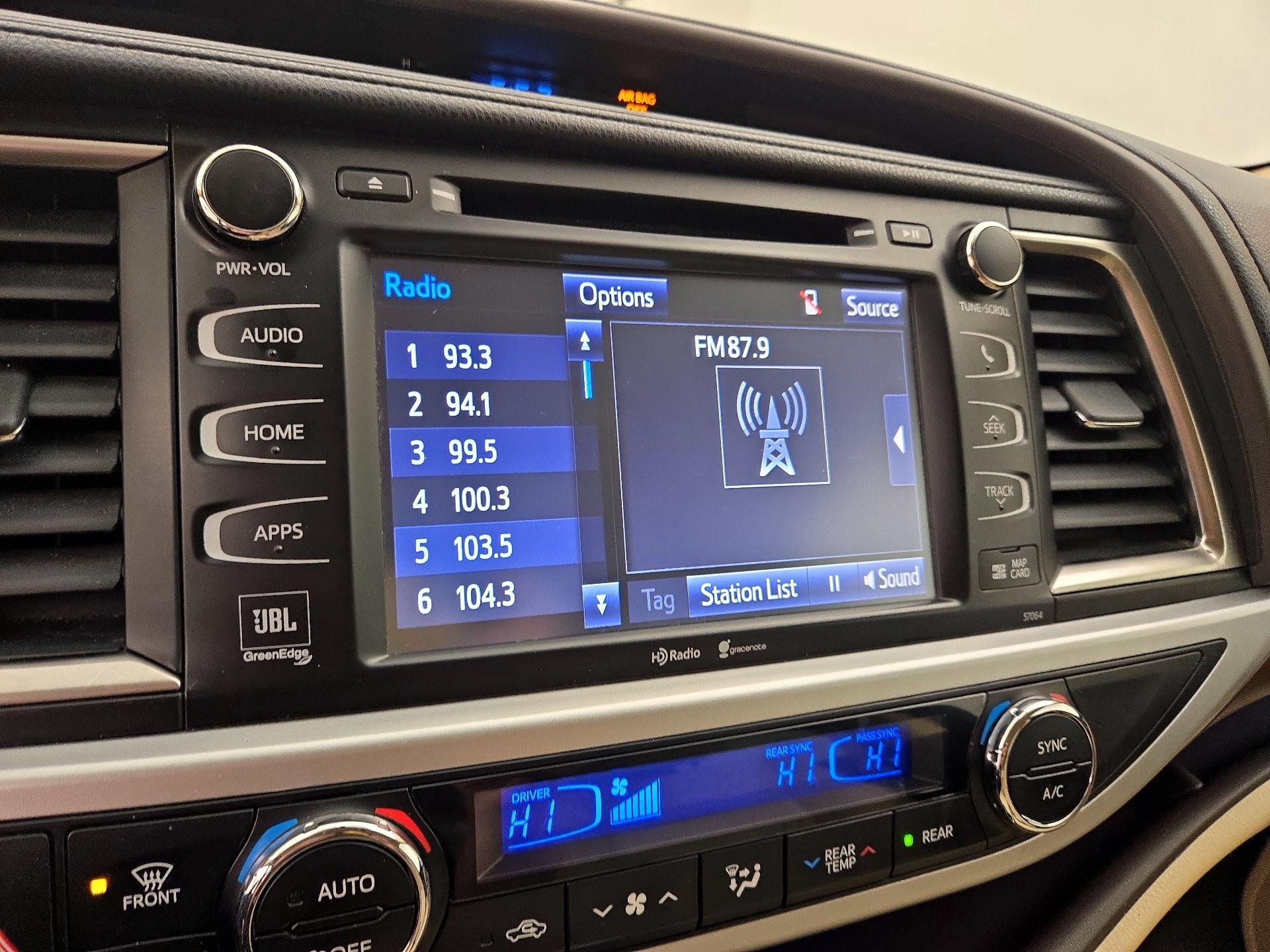 Thumbnail: 2015 Toyota Highlander - 16