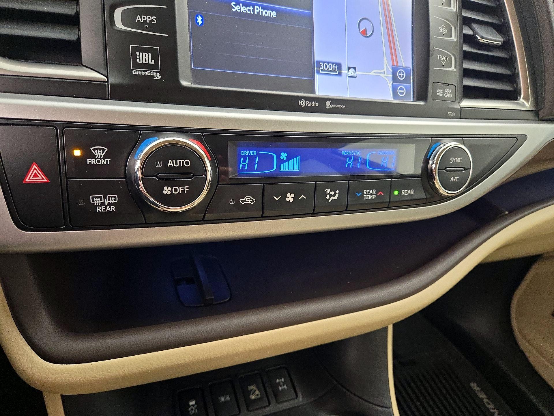 Thumbnail: 2015 Toyota Highlander - 17