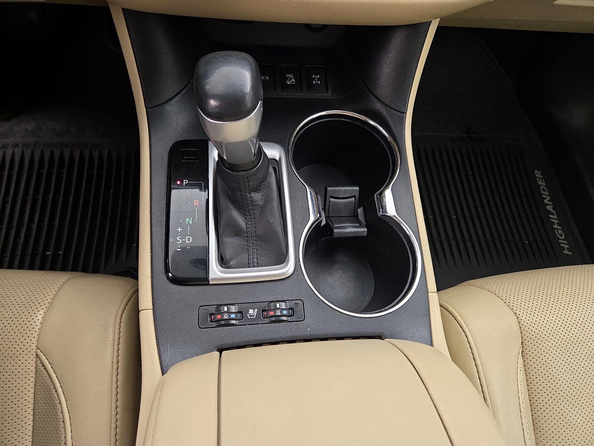 Thumbnail: 2015 Toyota Highlander - 18