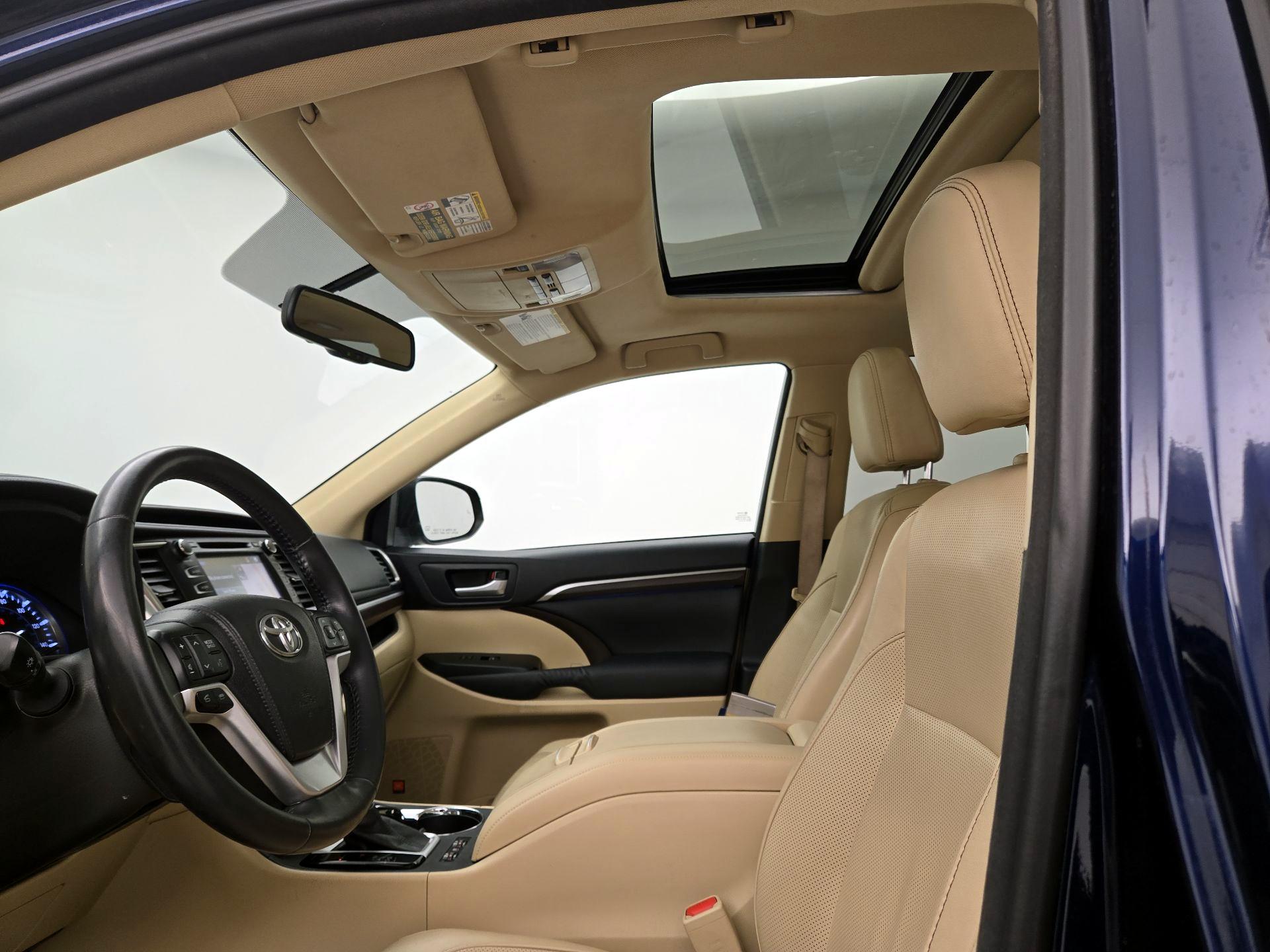 Thumbnail: 2015 Toyota Highlander - 20