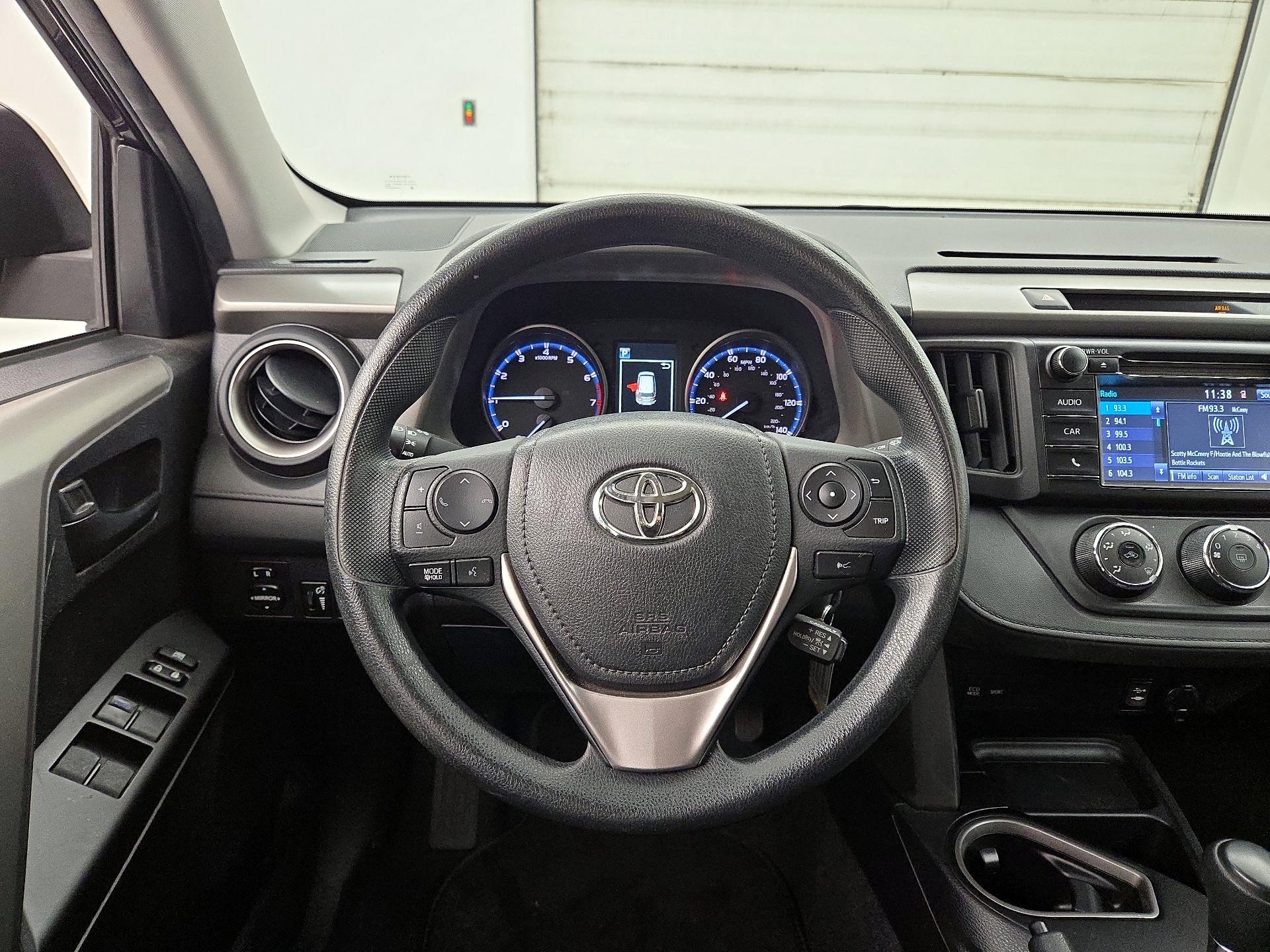 Thumbnail: 2018 Toyota RAV4 - 10