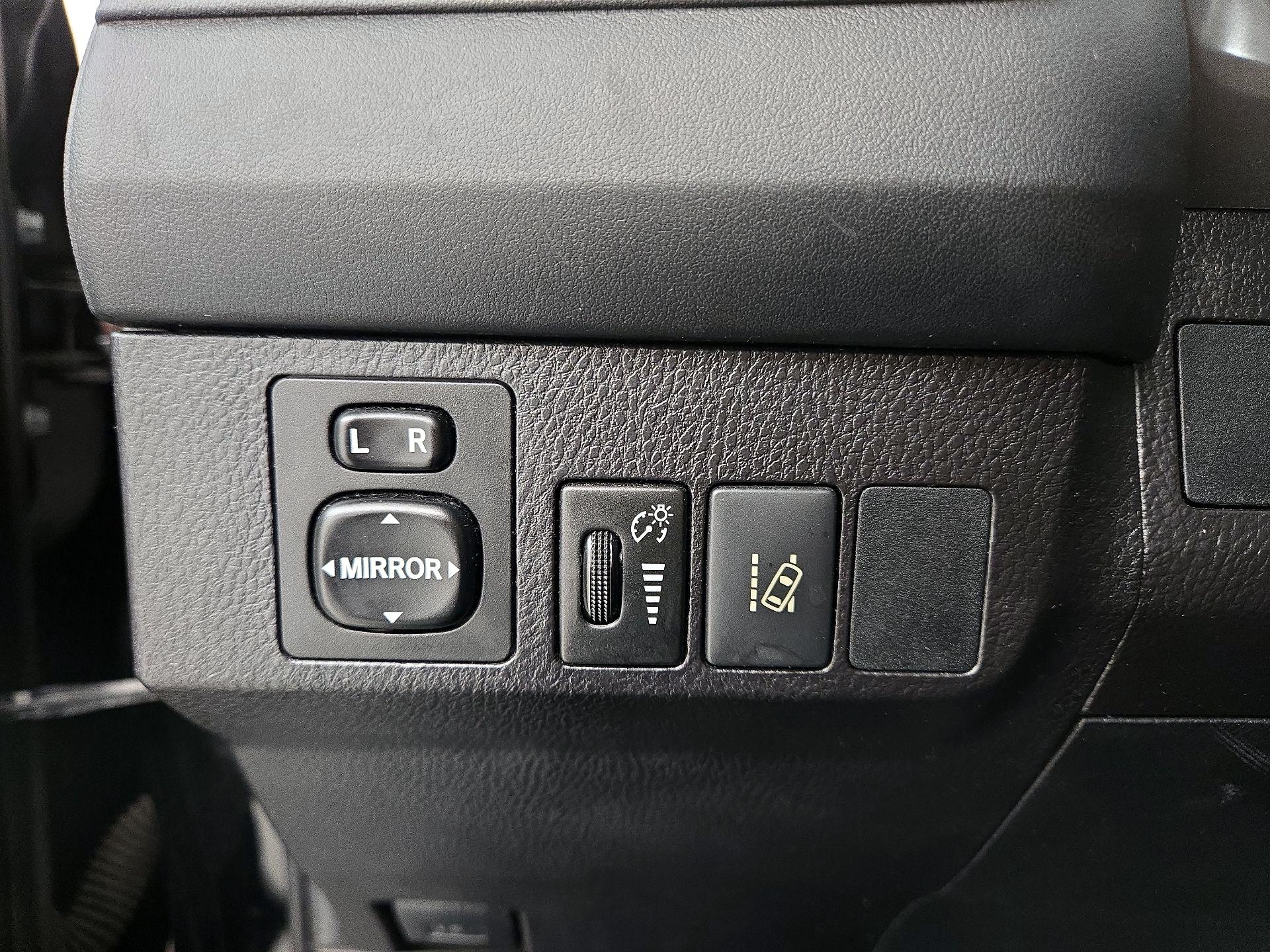 Thumbnail: 2018 Toyota RAV4 - 13