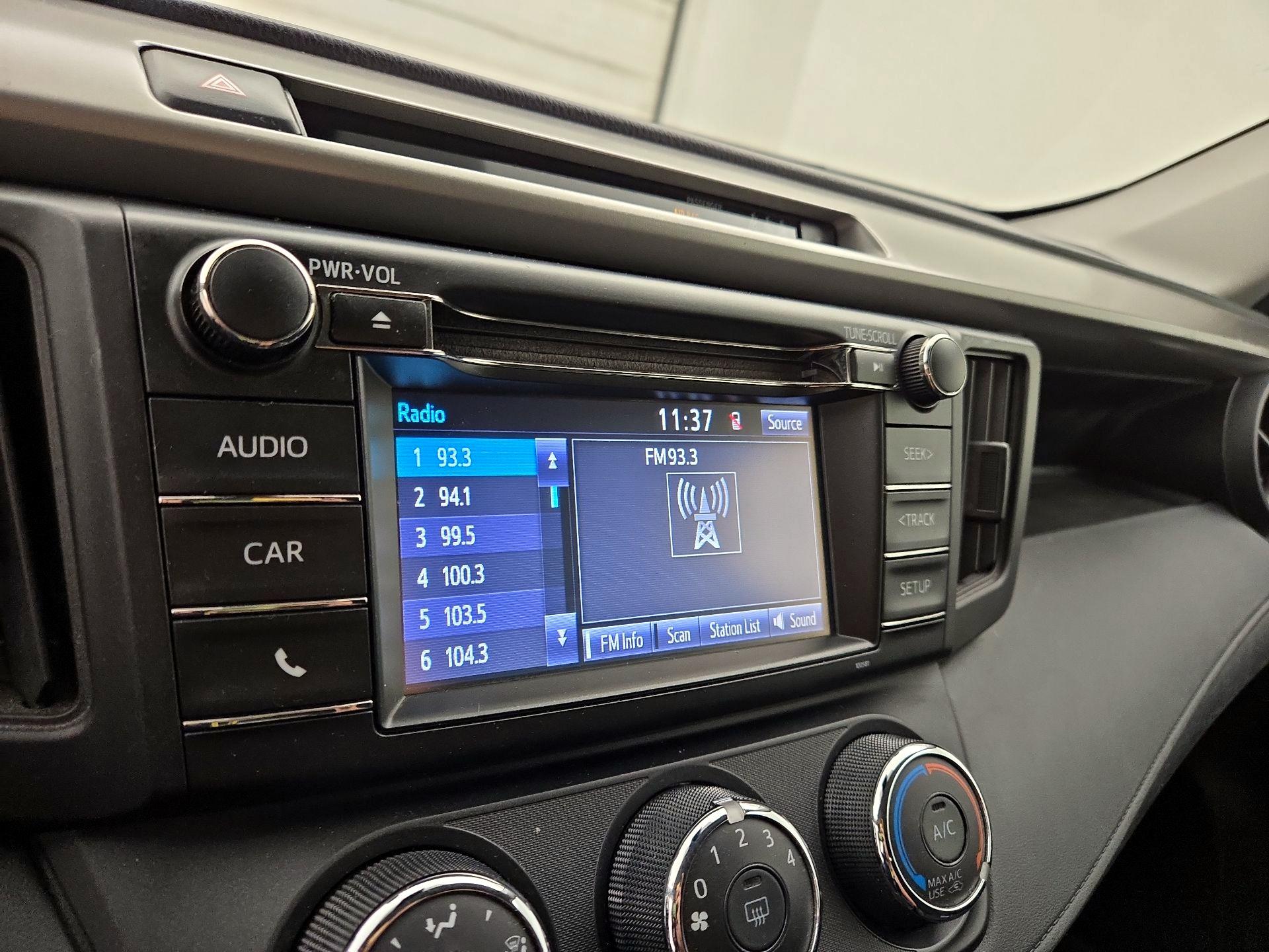 Thumbnail: 2018 Toyota RAV4 - 15