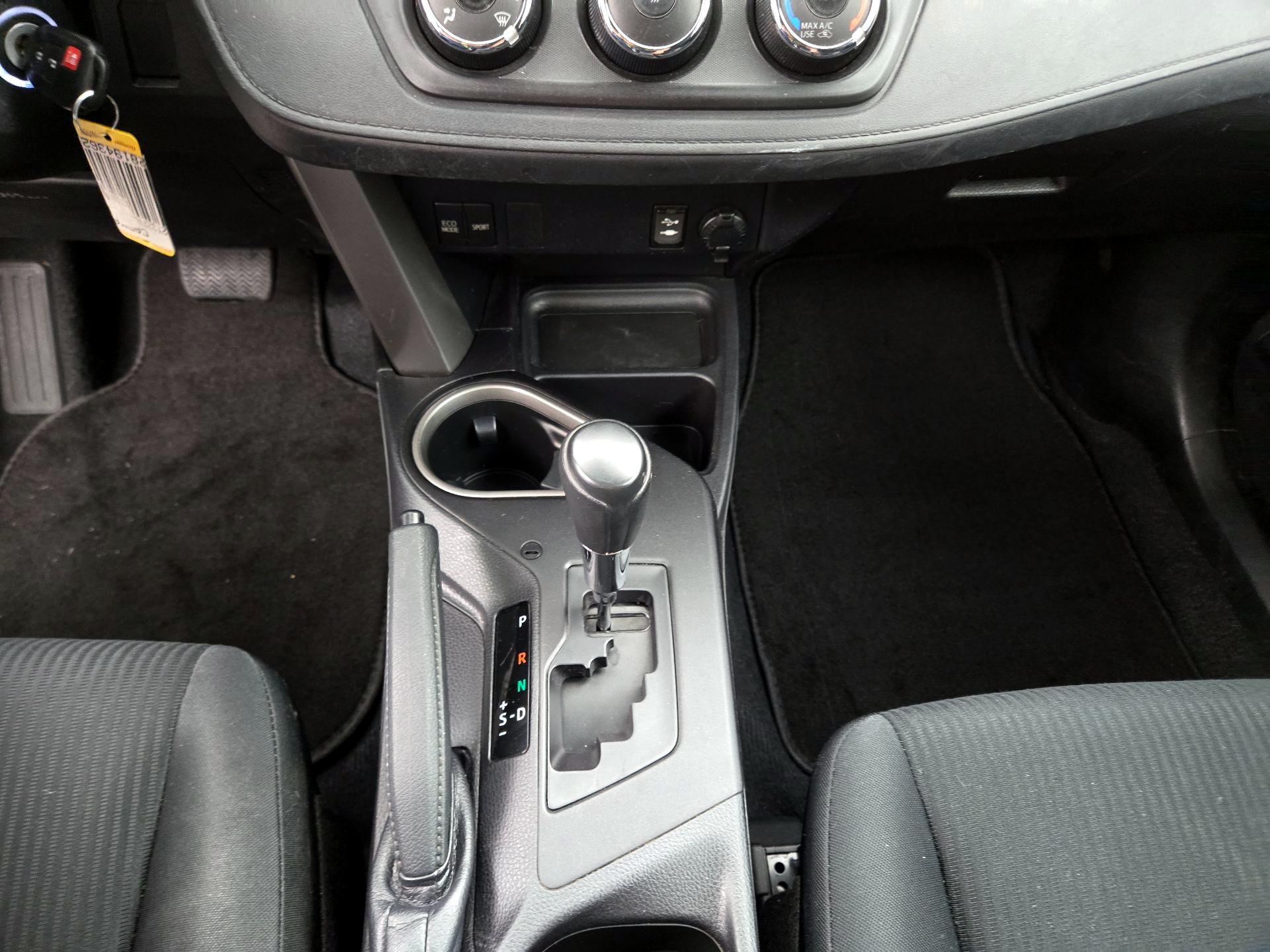 Thumbnail: 2018 Toyota RAV4 - 17