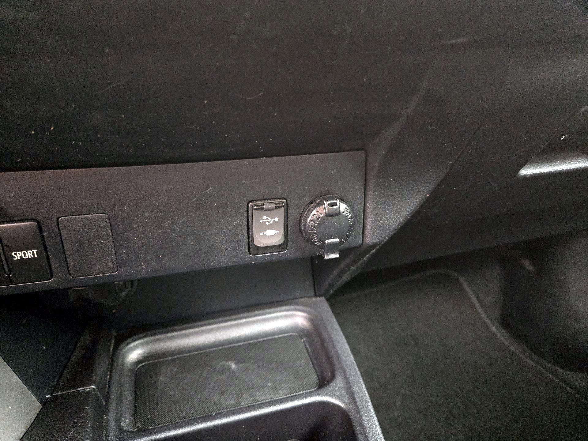 Thumbnail: 2018 Toyota RAV4 - 18