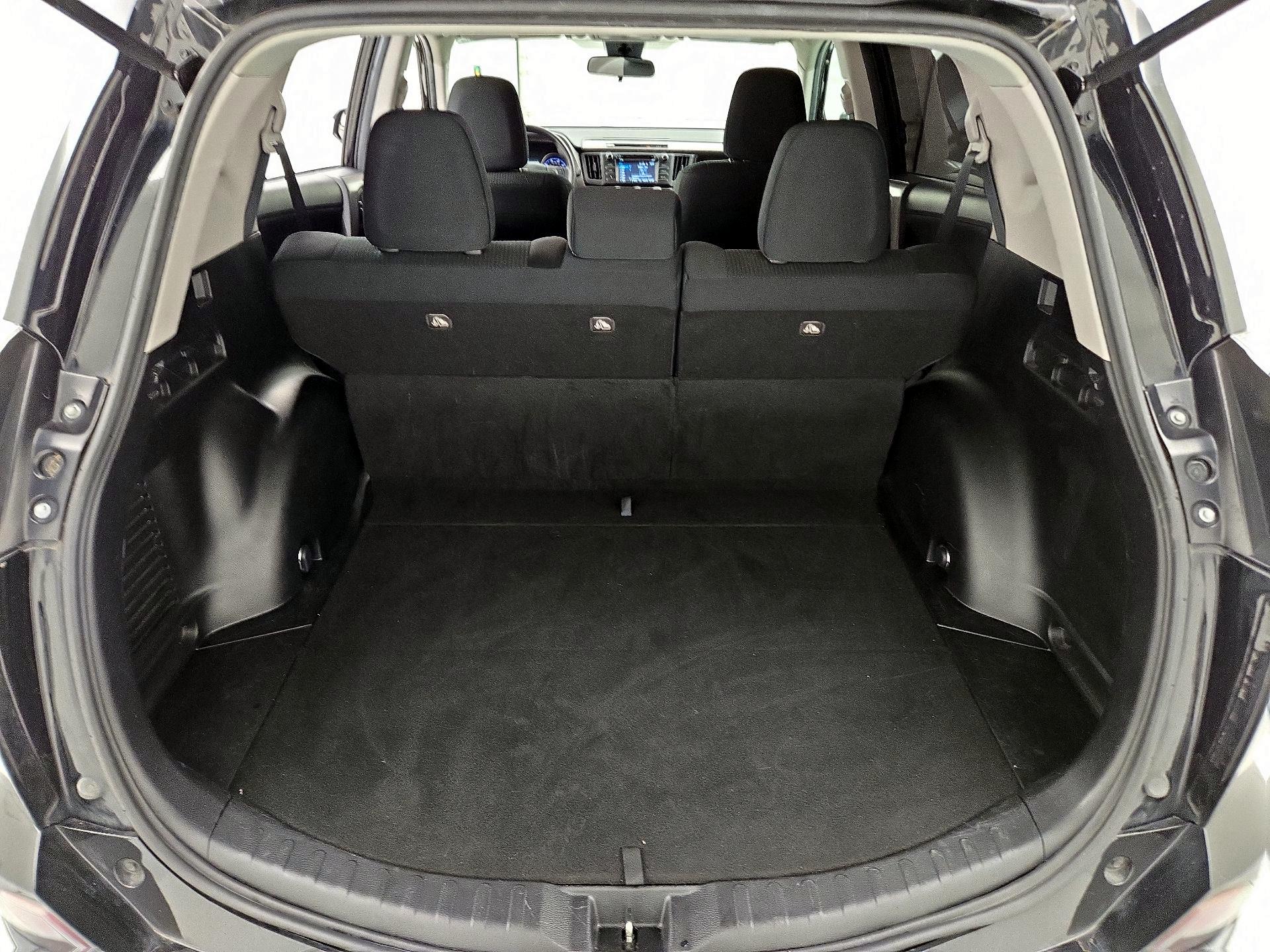 Thumbnail: 2018 Toyota RAV4 - 20