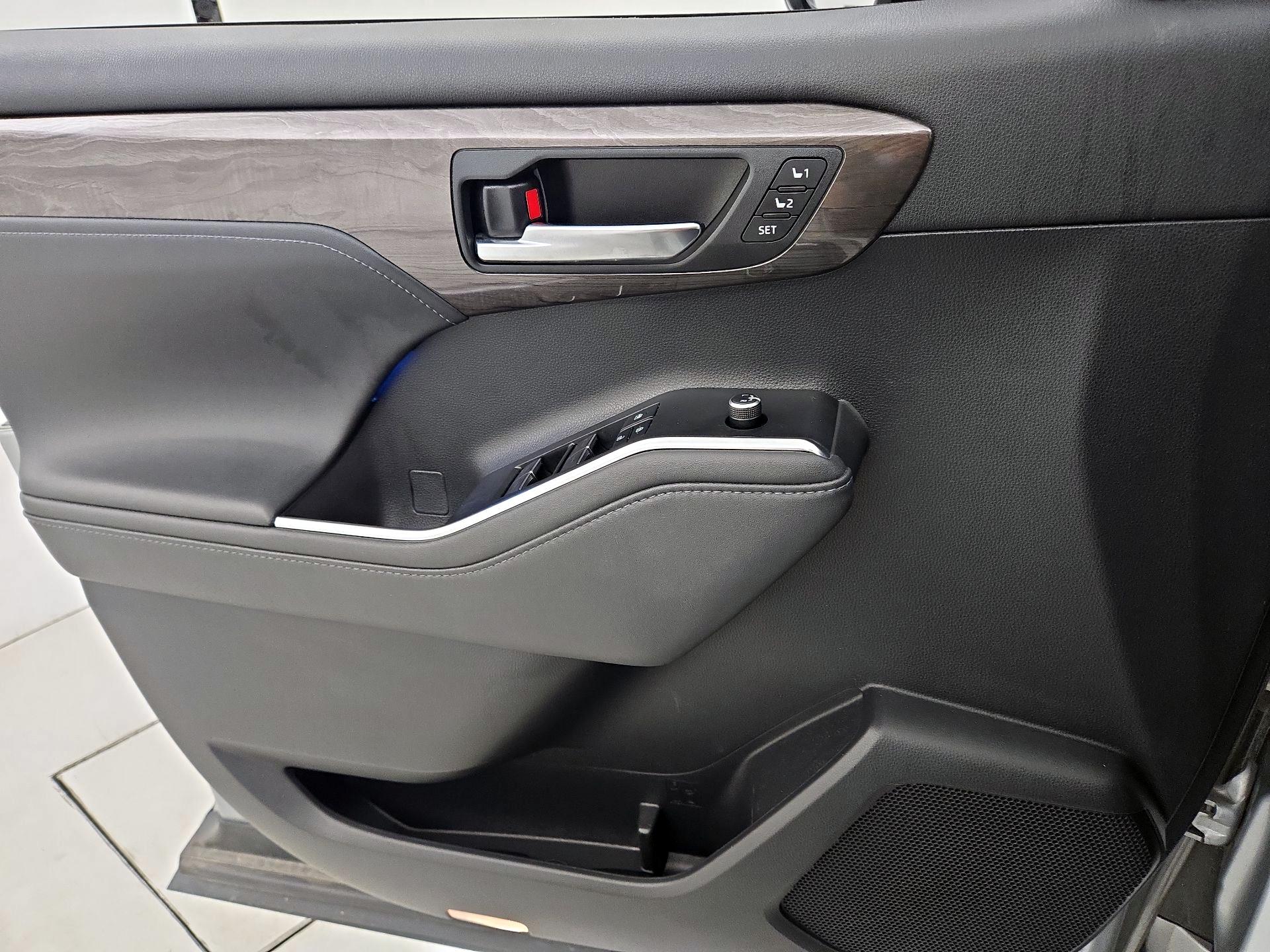 Thumbnail: 2020 Toyota Highlander - 12