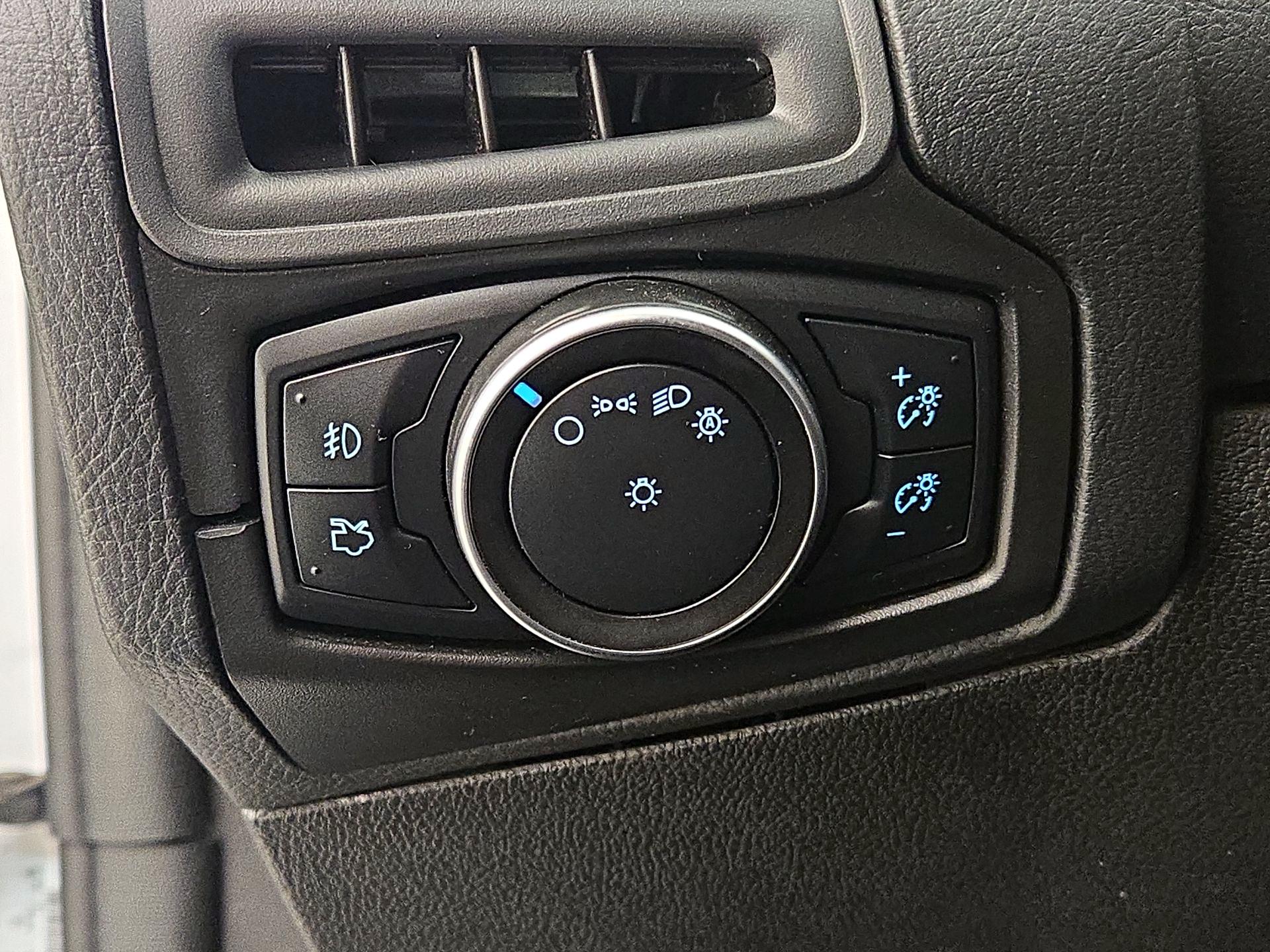 Thumbnail: 2015 Ford Focus - 13