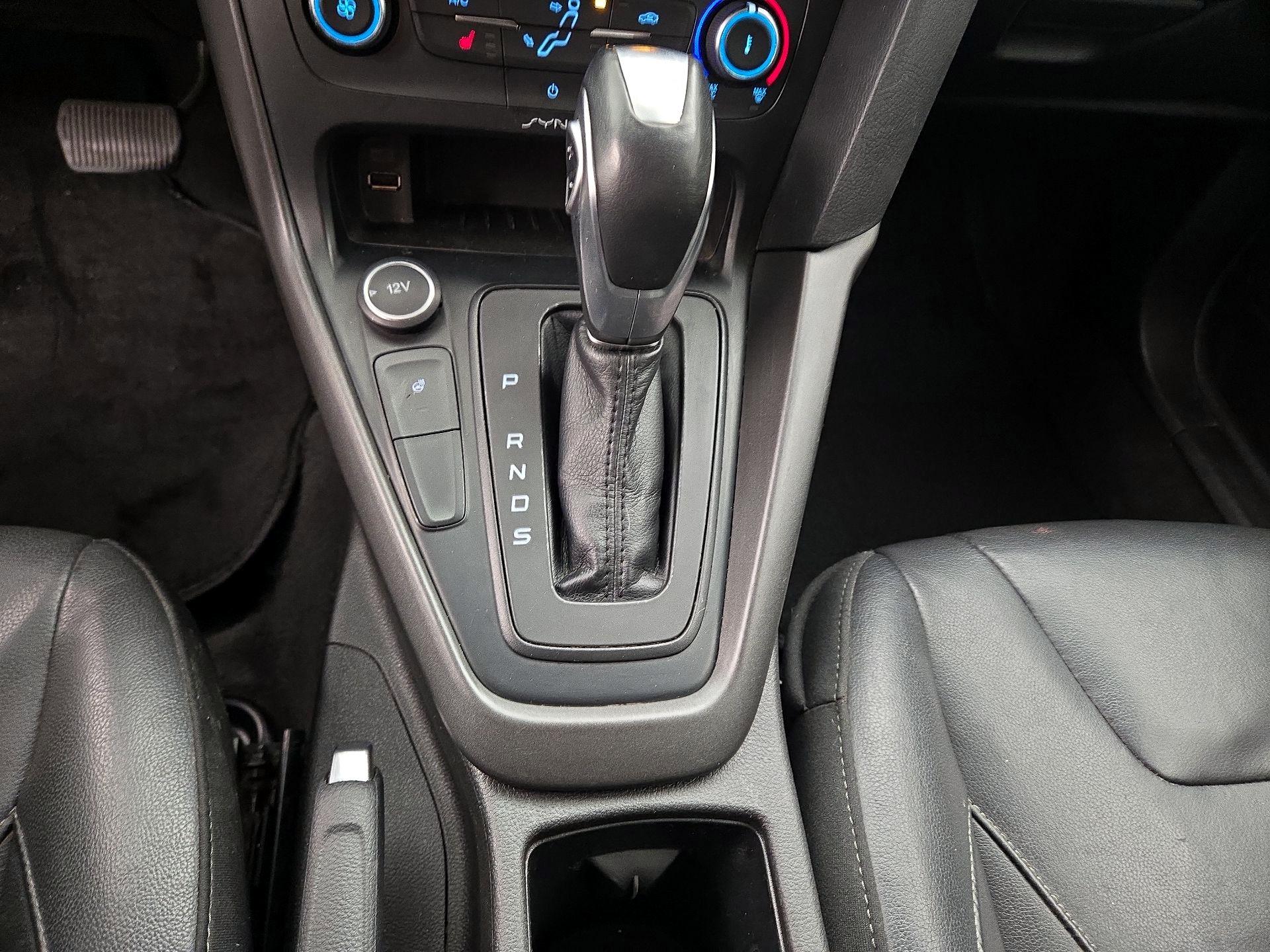 Thumbnail: 2015 Ford Focus - 17