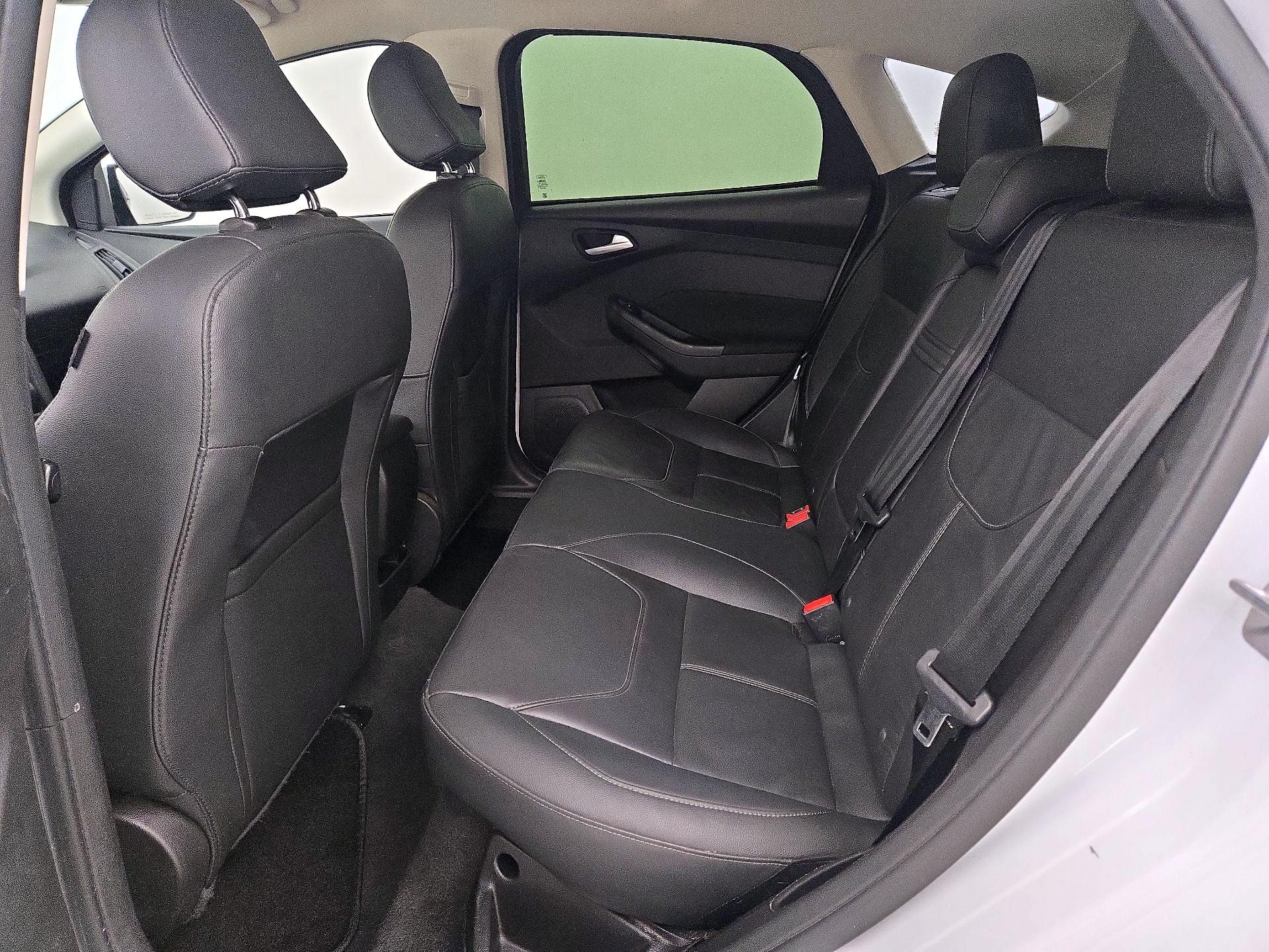 Thumbnail: 2015 Ford Focus - 19