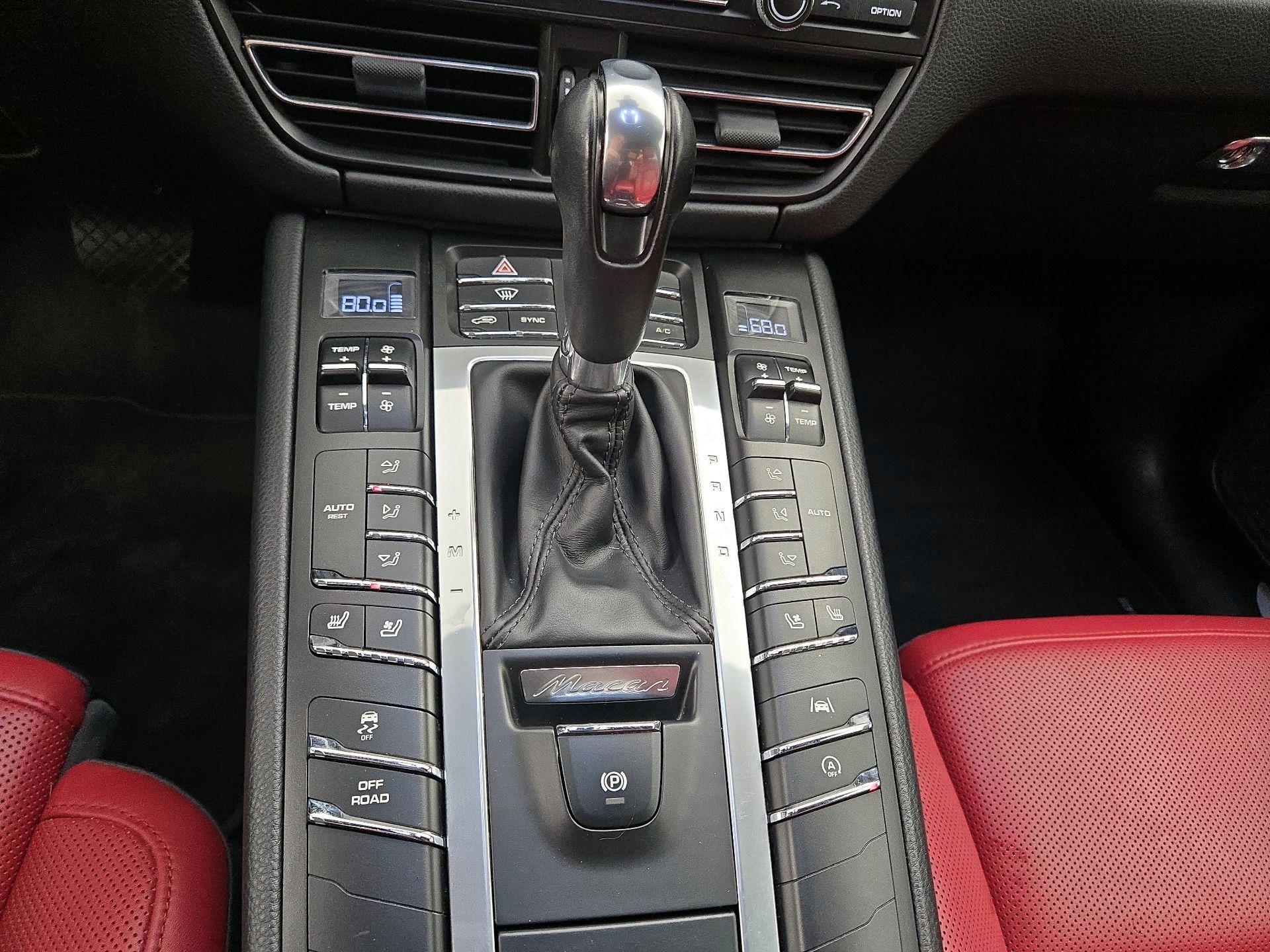 Thumbnail: 2019 Porsche Macan - 18