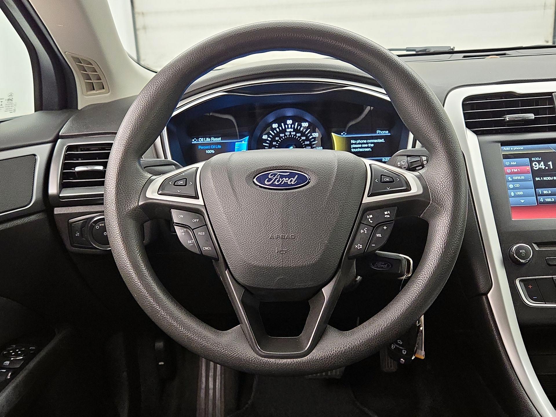 Thumbnail: 2016 Ford Fusion - 10