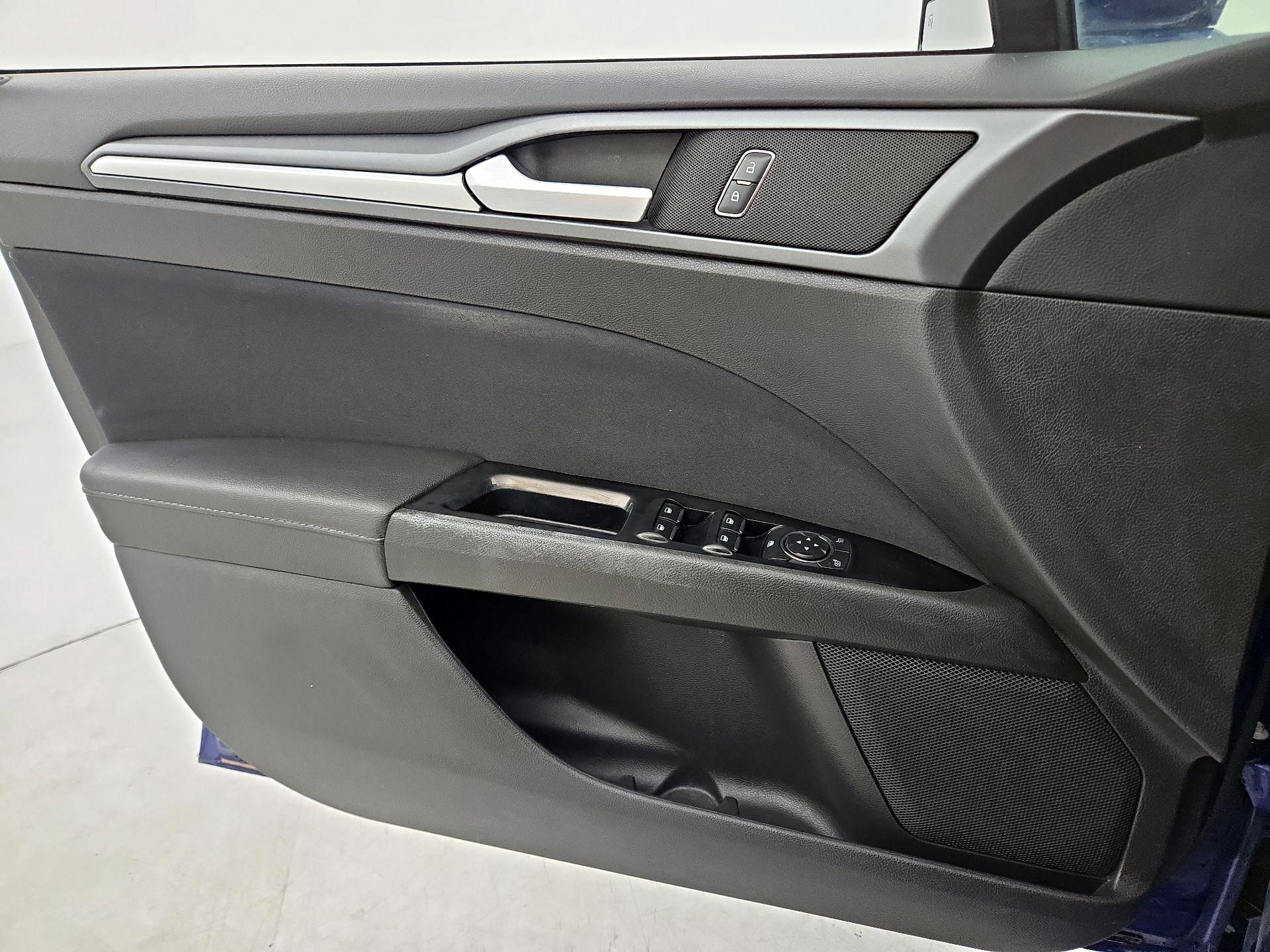 Thumbnail: 2016 Ford Fusion - 12