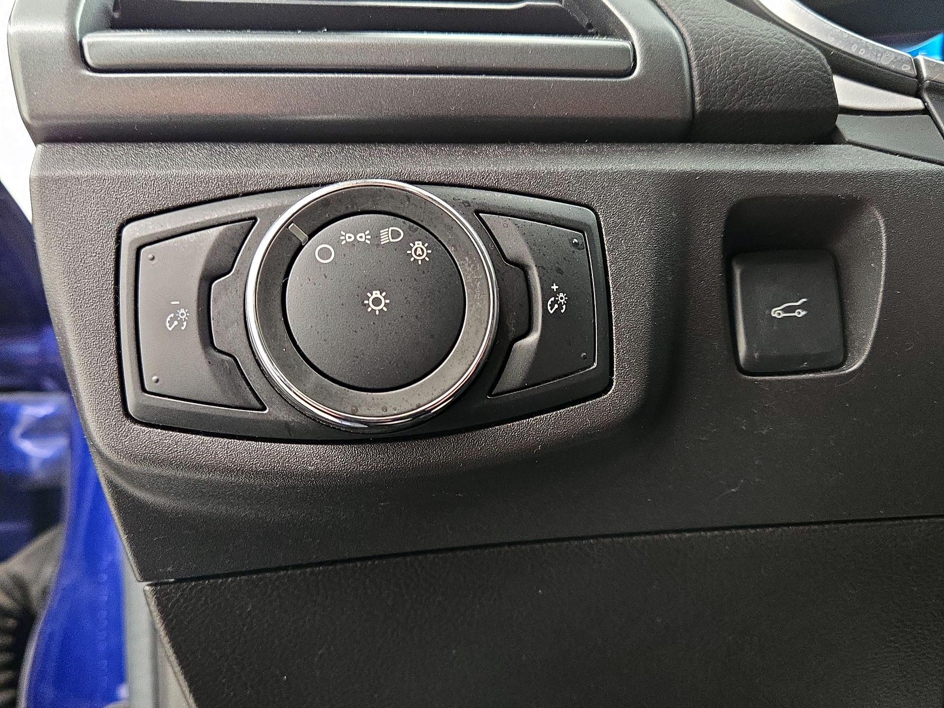 Thumbnail: 2016 Ford Fusion - 13