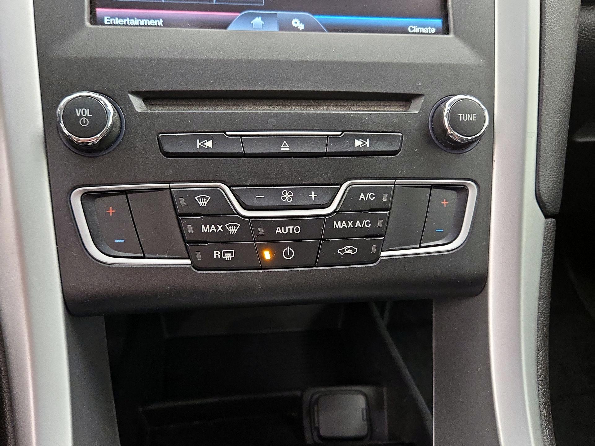 Thumbnail: 2016 Ford Fusion - 16