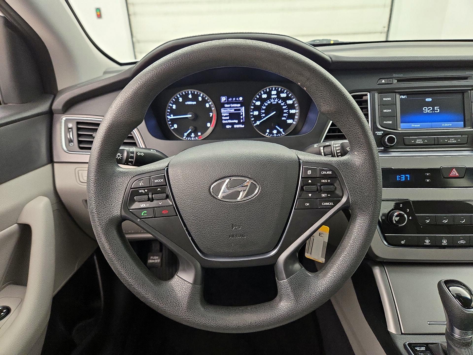 Thumbnail: 2015 Hyundai Sonata - 10