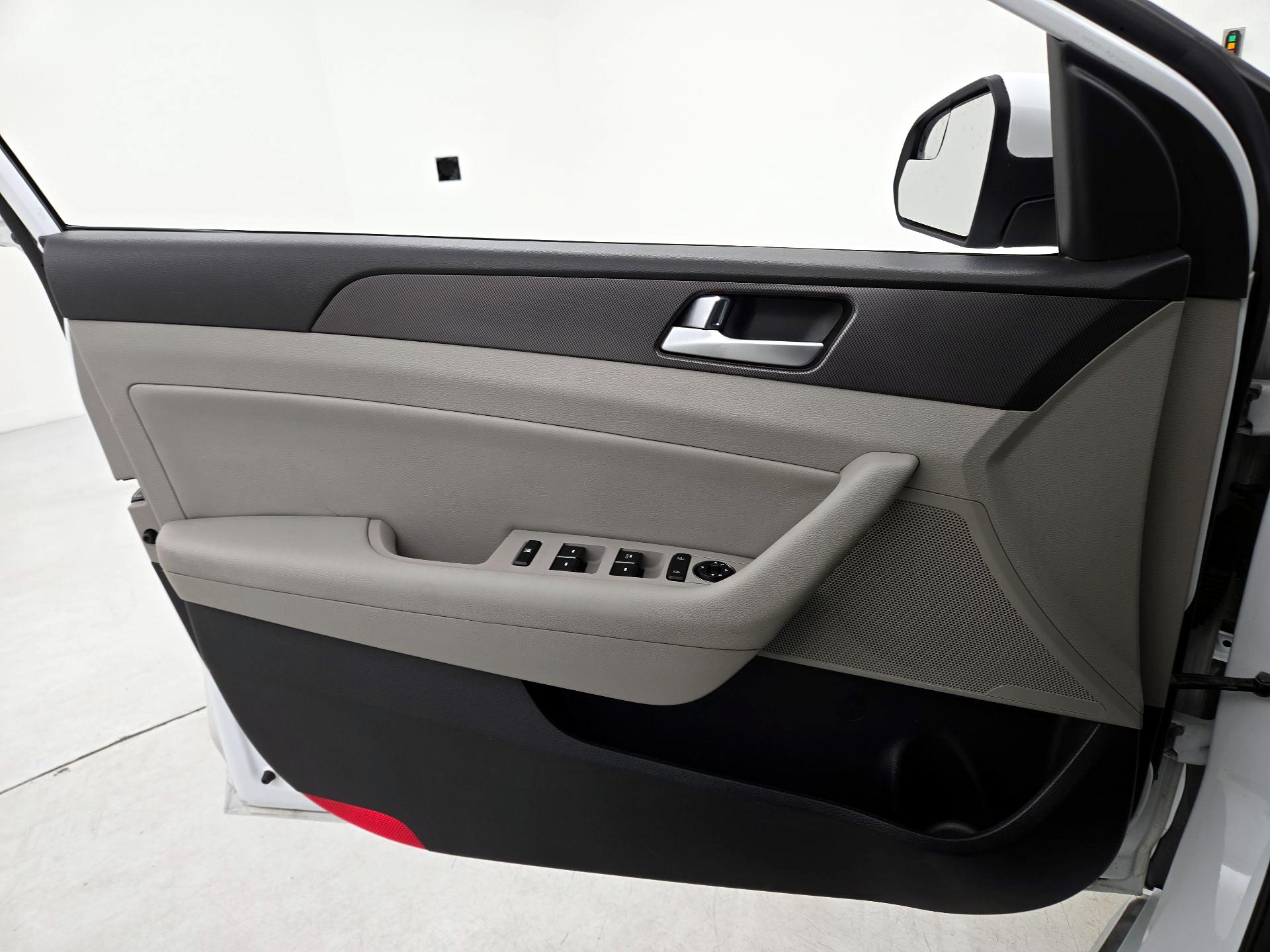 Thumbnail: 2015 Hyundai Sonata - 12