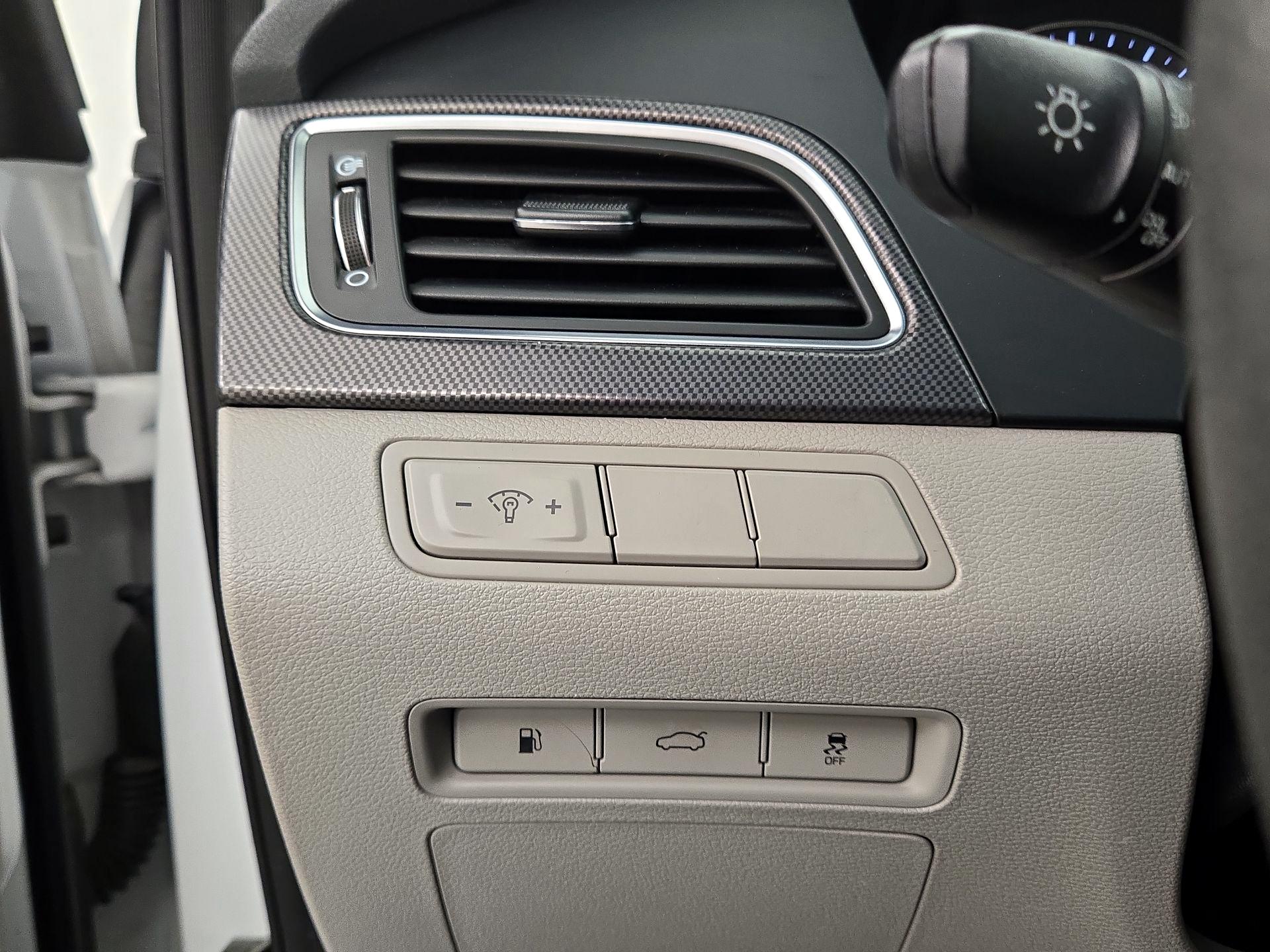 Thumbnail: 2015 Hyundai Sonata - 13