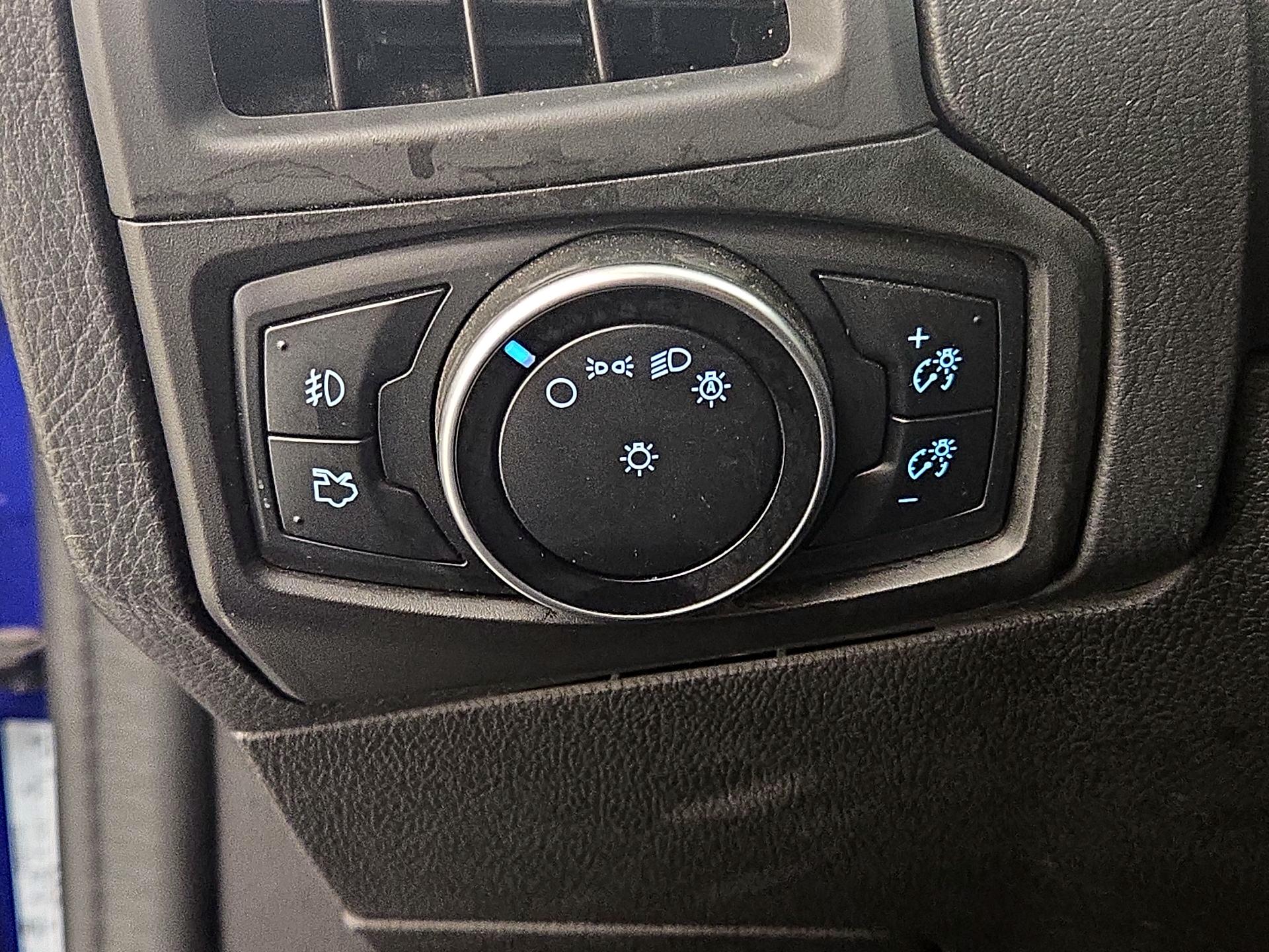 Thumbnail: 2015 Ford Focus - 13