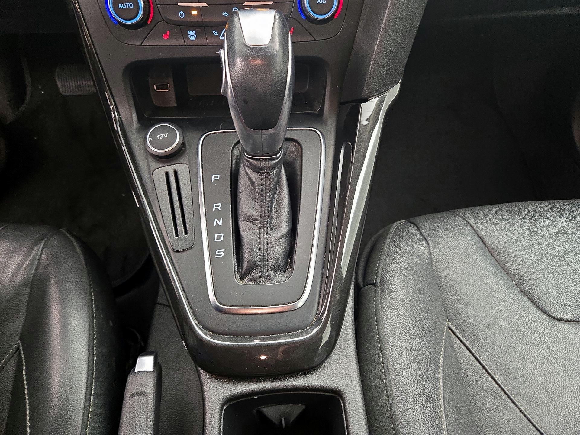 Thumbnail: 2015 Ford Focus - 17