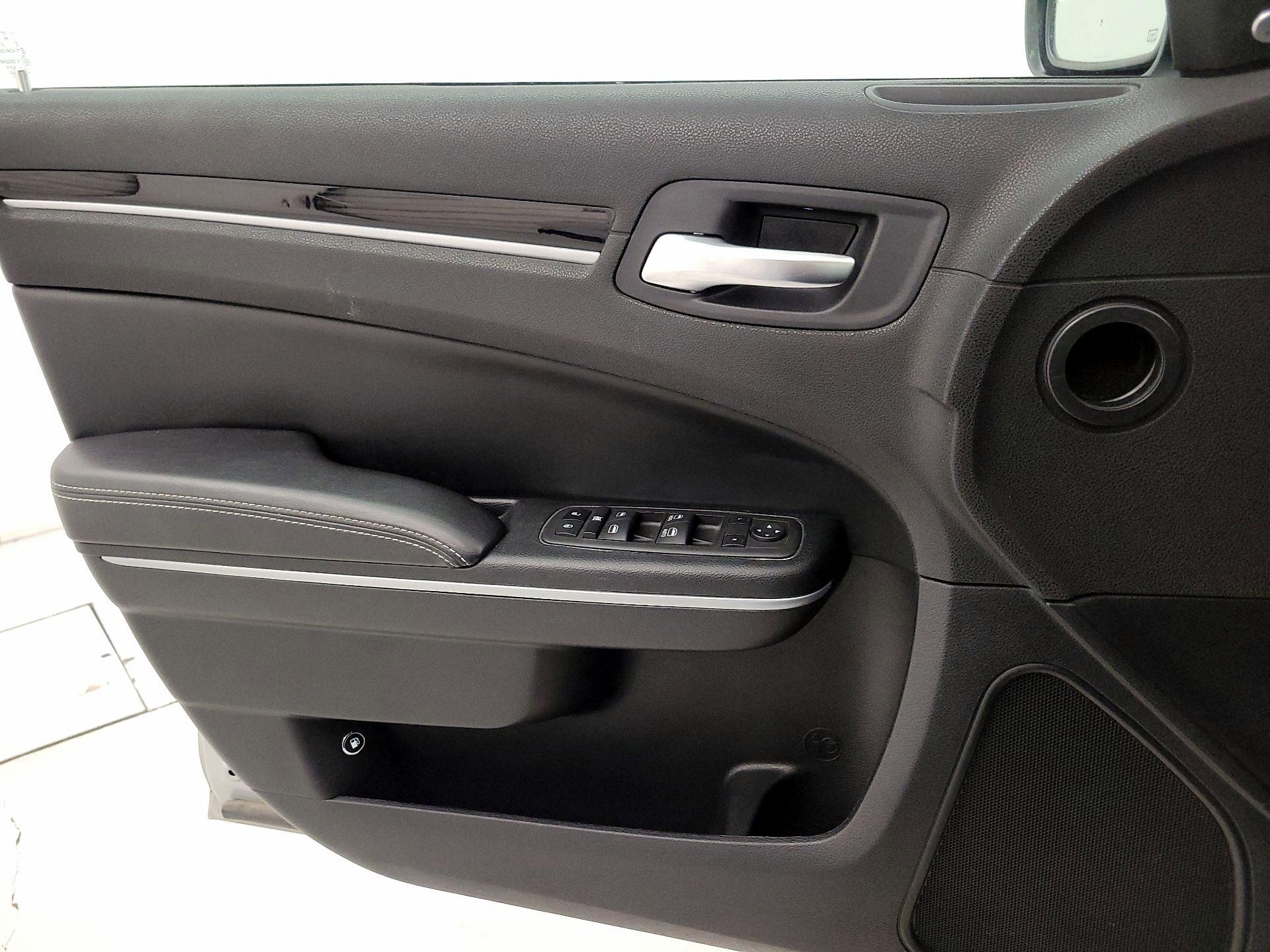 Thumbnail: 2023 Chrysler 300 - 12