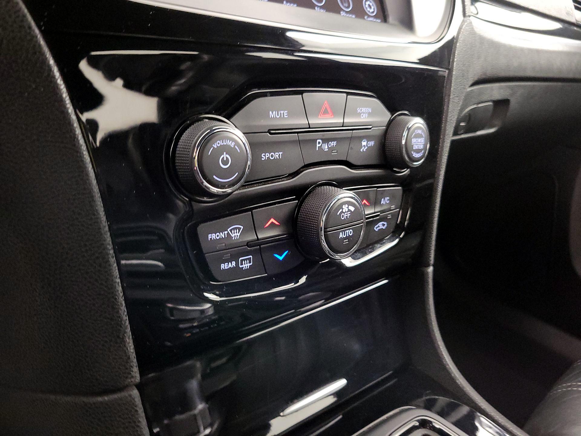 Thumbnail: 2023 Chrysler 300 - 17