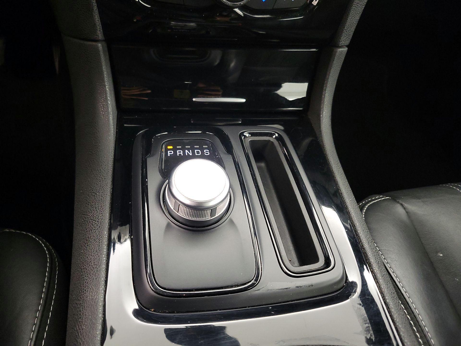 Thumbnail: 2023 Chrysler 300 - 18