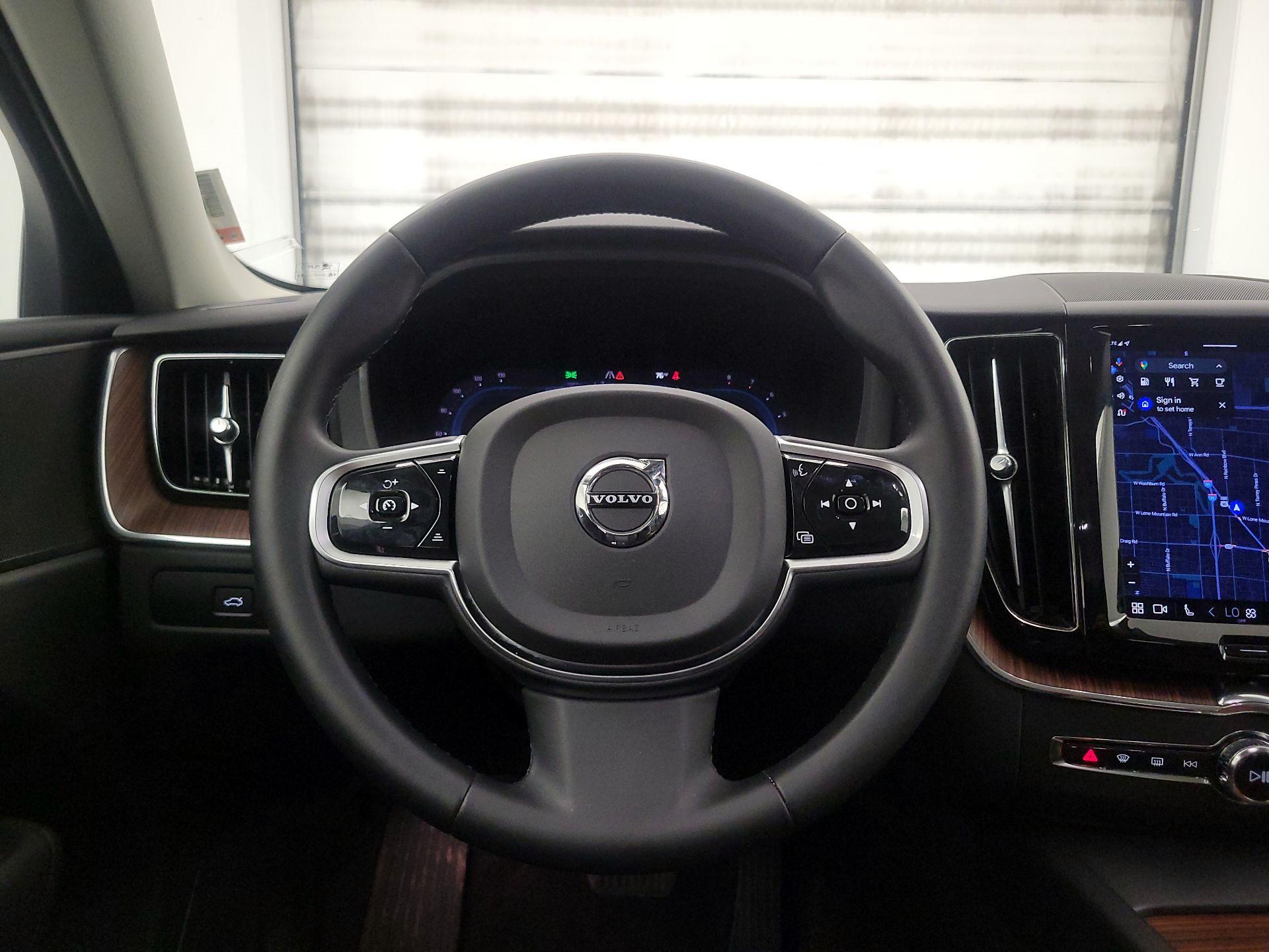 Thumbnail: 2023 Volvo XC60 - 10