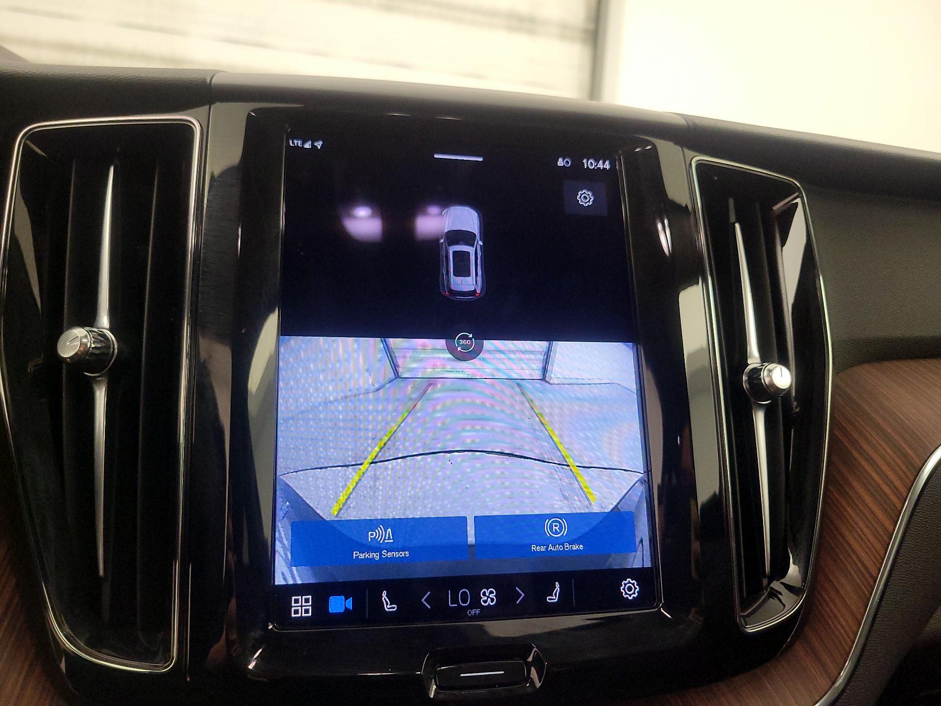 Thumbnail: 2023 Volvo XC60 - 15