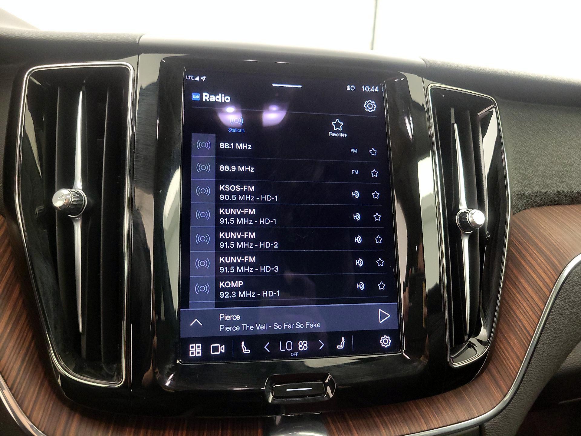 Thumbnail: 2023 Volvo XC60 - 16