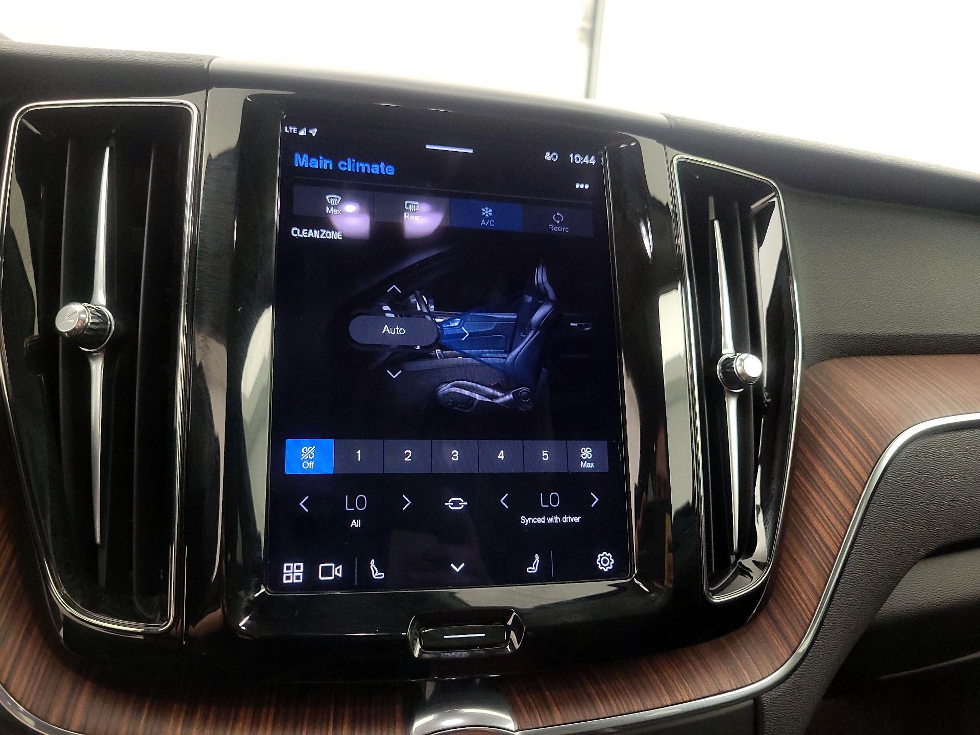 Thumbnail: 2023 Volvo XC60 - 17